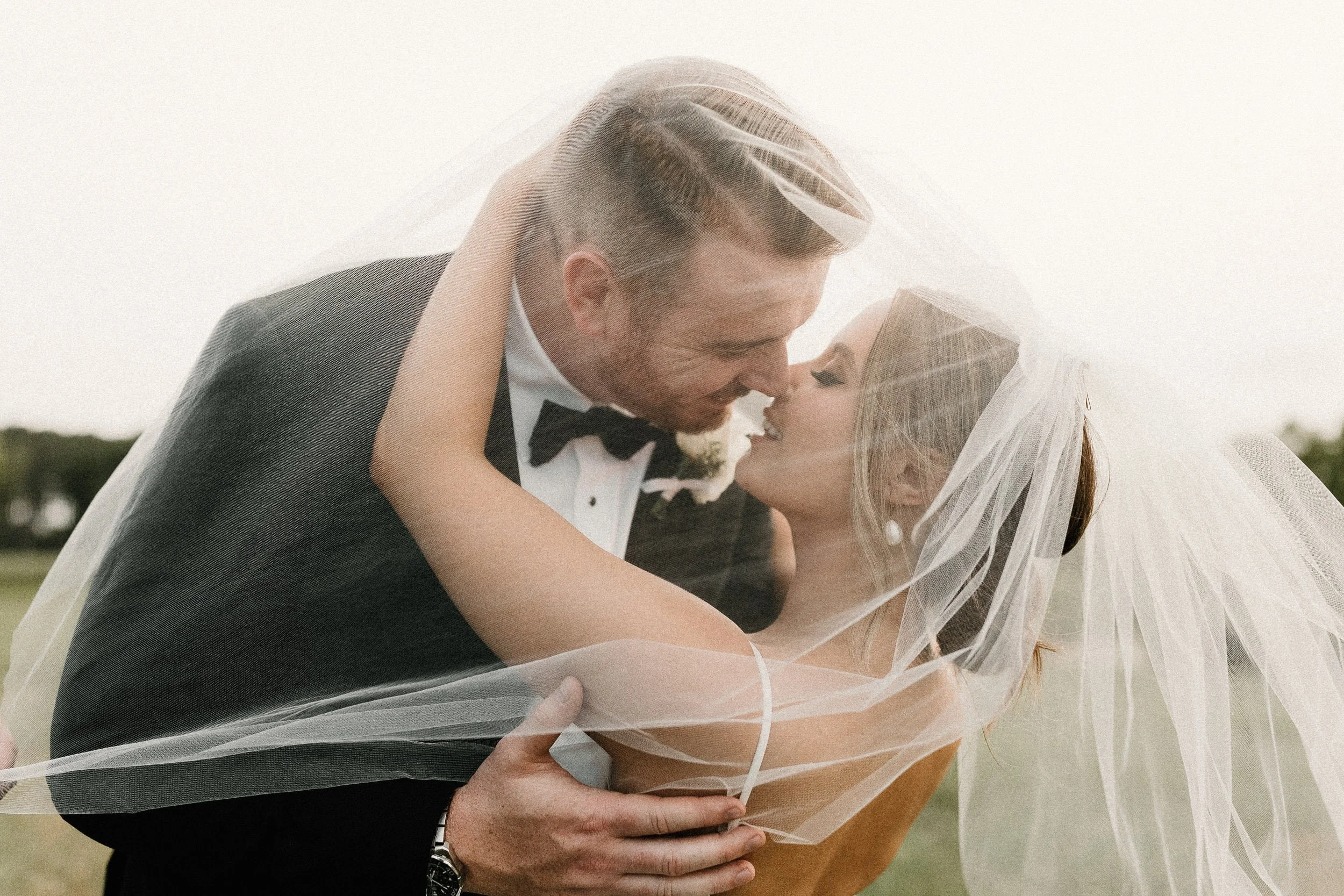 houston-modern-classy-romantic-elegant-timeless-luxury-moody-wedding-photograhy-1.jpg