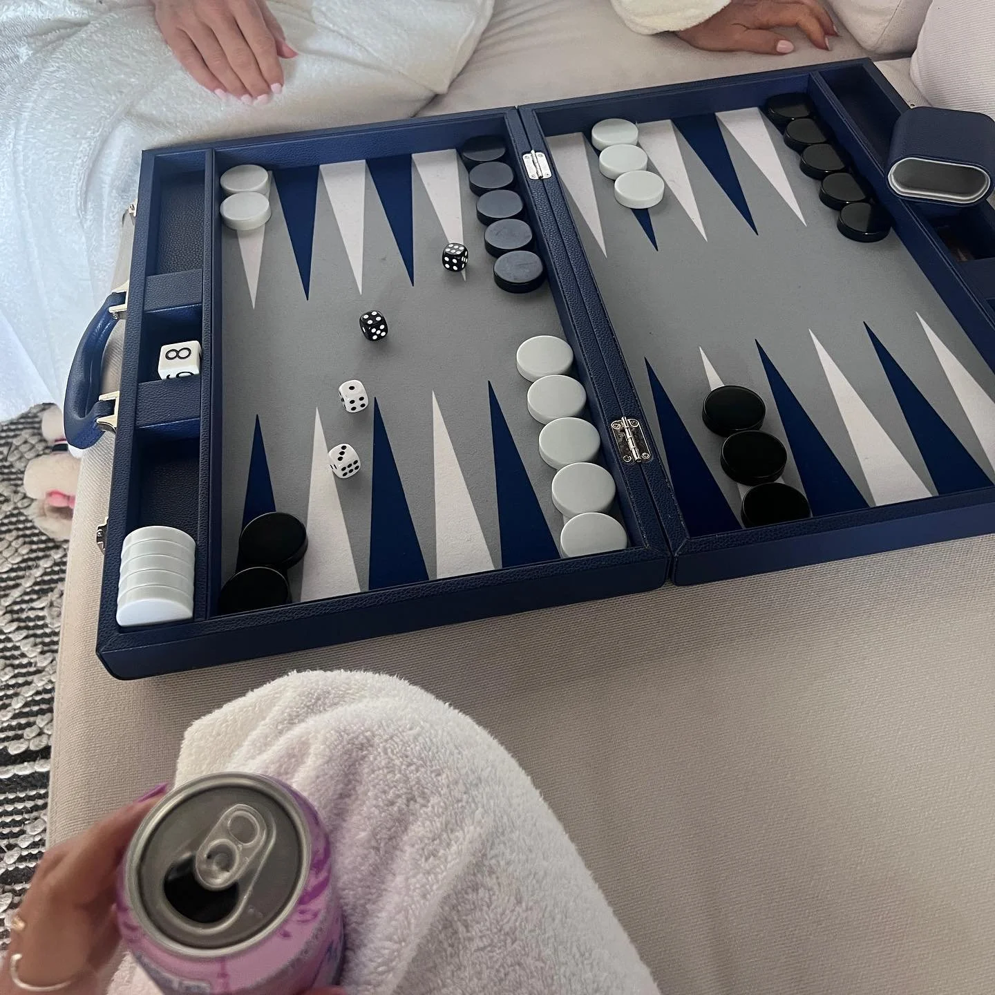Bathrobe backgammon 2023