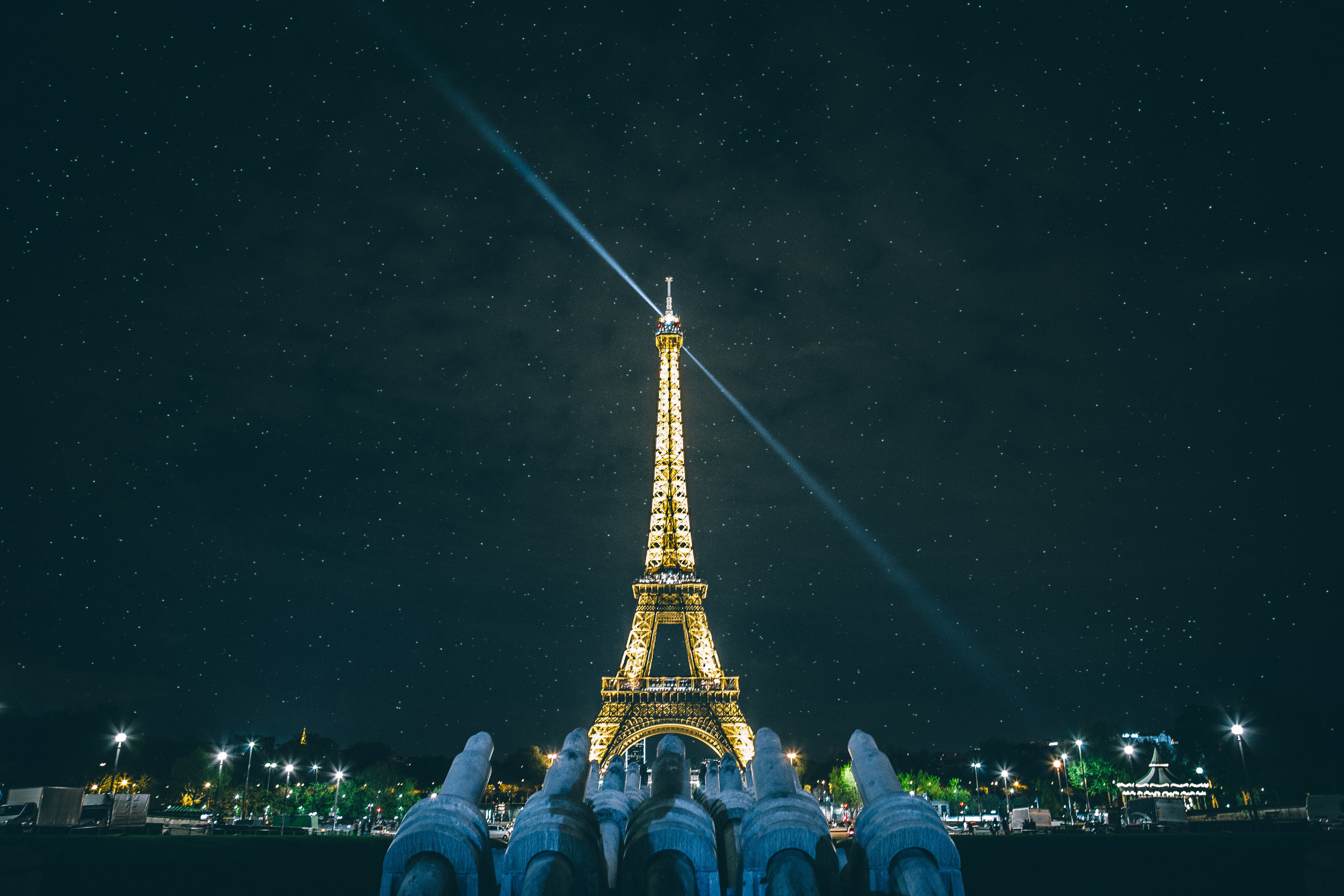 Eiffel_Tower_Stars.jpg