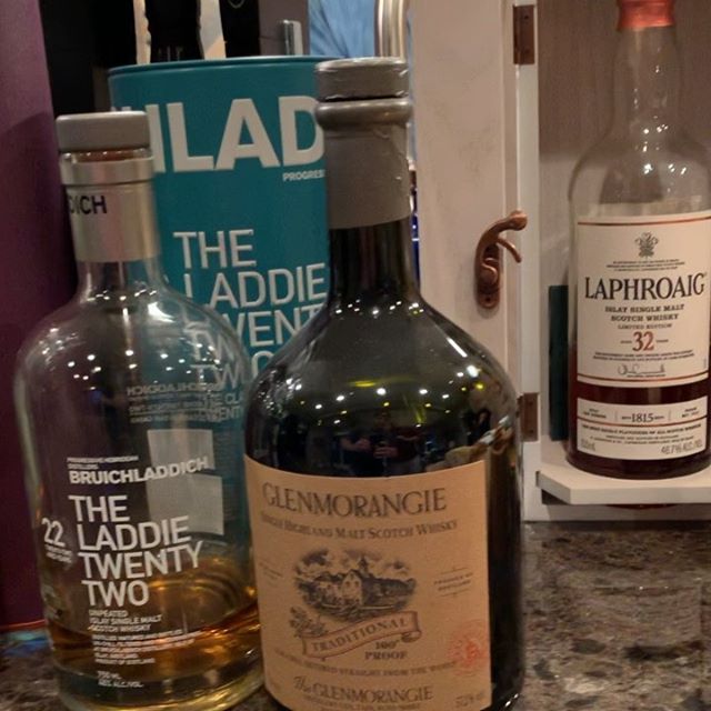 Scotchy, scotch & more scotch... .
Which 3 would you snag from last night’s amazing 🥃 selection 😮? .
Ardbeg Kelpie
Ardbeg Grooves
Ardbeg Drum
BenRiach 16yr
Bruichladdich The Laddie 22yr
Bruichladdich Black Art 1990
Highland Park The Dark 17yr
Lagavulin Distillers Edition 2016
Lagavulin Game of Thrones 9yr
Laphroaig 32yr
Laphroaig PX Cask
Linkwood 25yr
The Arran Malt Amarone Cask Finish
