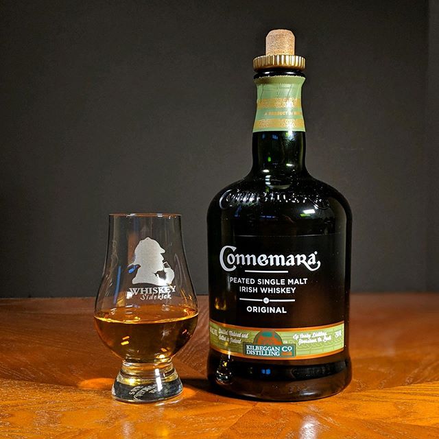 What a weird little Leprechaun...
.
Running around the bog in his mini-kilt playing Danny Boy on his tiny set of bagpipes.
.
New review of Connemara Peated Single Malt Irish Whiskey now up over on our website. Link in bio ☝🏻.
.
It’s definitely interesting and unique but would you reach for this or just grab a Scotch? . . . . .
#connemara #irish #irishwhiskey #cooleydistillery #kilbeggan #kilbeggandistillery #beamsuntory #whiskeyreview #whiskyreviews #glencairn #oaktable #posterboardbackdrop #blackbackground #shotonsmartphone #whiskeybottle #whiskeysidekick #pdxwhiskey #oc #instawhiskey #instairish #scotchnotscotch #wannabe #doubledistilled #cooleydistillery #instareview #kissmeimirish #weirdleprechaun #whiskeygram #whiskeyporn #sláinte