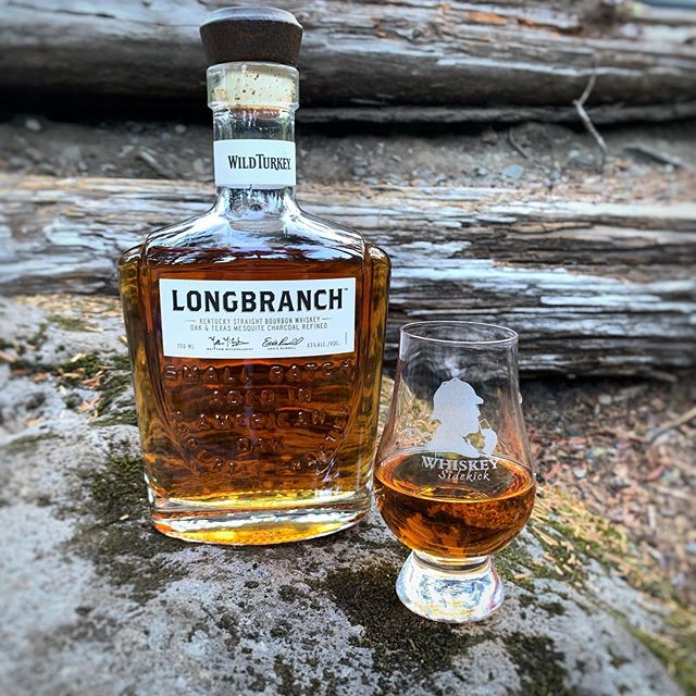 Alright, Alright, Alright...
-
Time to fire up the BBQ, pour yourself a nice big glass of Wild Turkey Longbranch Bourbon &amp; throw on The Wedding Planner🤣.
-
👀: Gold w/ fast n&rsquo; fat thunder-thighs.
👃: Vanilla, 🍎, caramel.
👄: smooth, charr