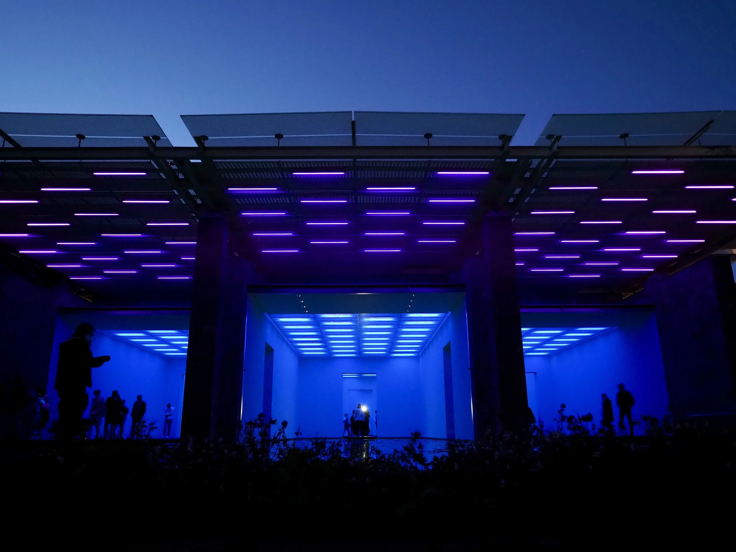 LIFE-Ausstellung v. Olafur Eliasson nachts, Fond. Beyeler, Riehen CH