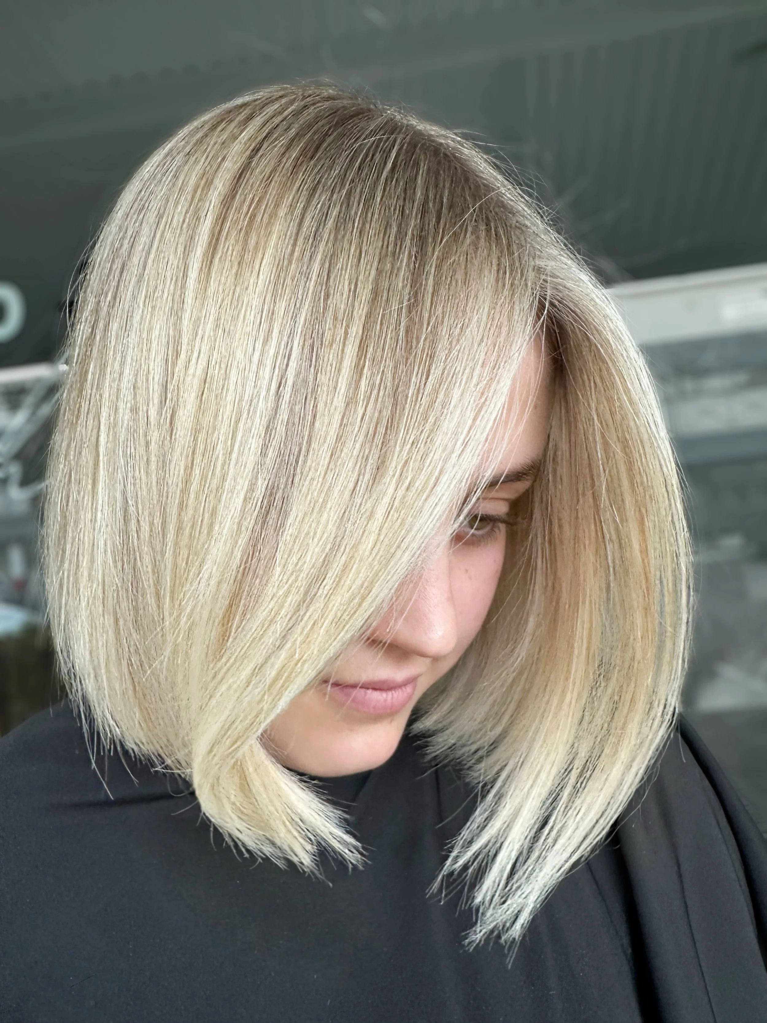 Bright, golden and creamy will always be one of my favs ✨✨

What we did to achieve this blonde: 

Full head of splices and weaves with tip outs where it needed. K18 treatment every step of the way.

Root tap at the basin to soften the foils, basin ba