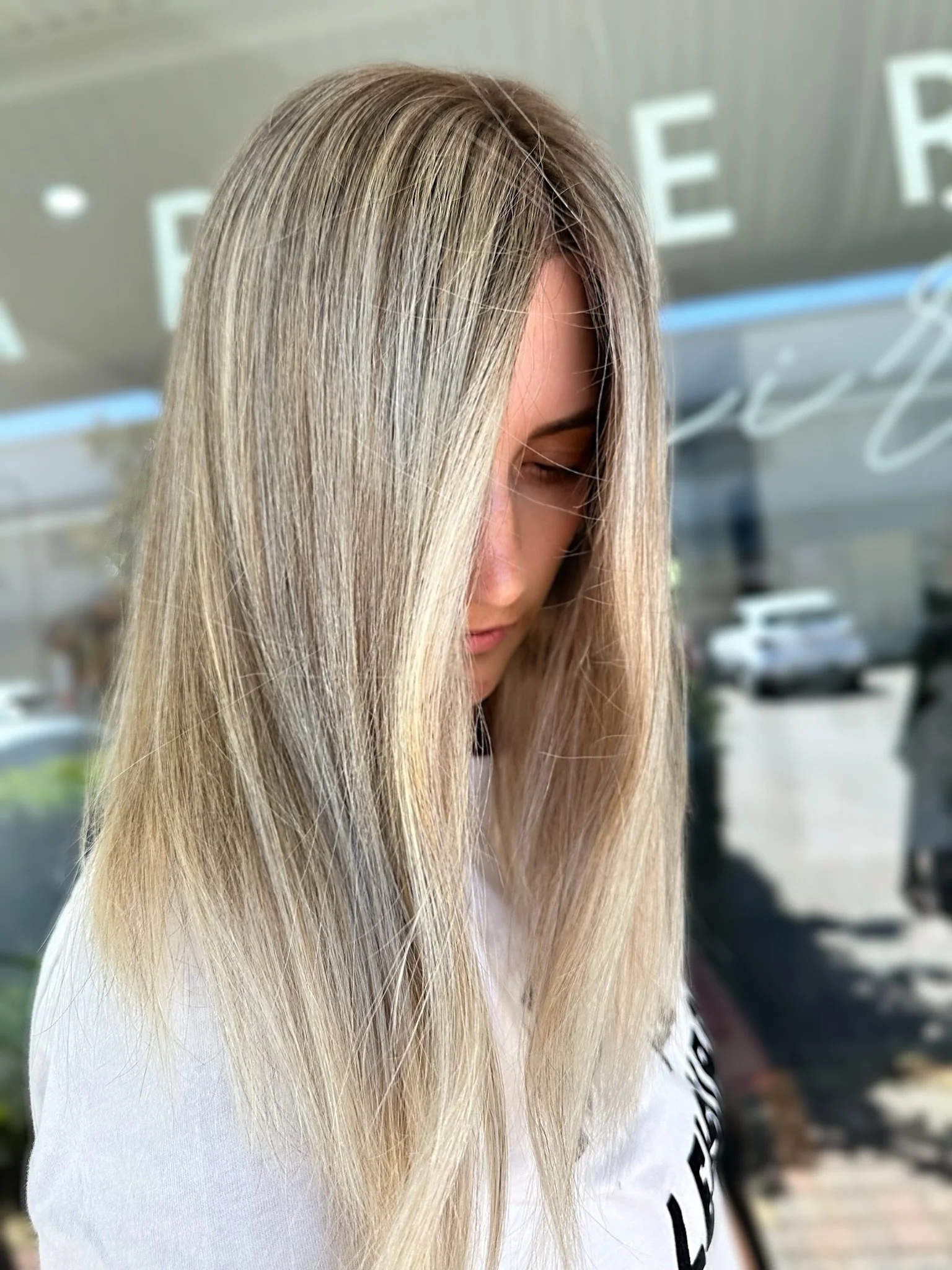 The most beautiful refreshed blonde, bright pops in all the right place. Perfectly rebalanced and low maintenance with a soft root. 

Swipe to see the before ✨✨

@abbie.harperhair 

#perthblondes #perthhairstylist #perthhairdresser #subiacohairdresse
