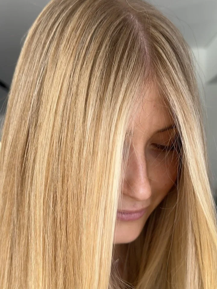 This colour needed a permanent spot on the grid. 

Bright, creamy golden perfection. Don&rsquo;t be afraid of gold, it makes your blonde pop so much more. One of my favourite colours to date ✨

SAVE for your next colour inspo. 

#perthblondes #perthh