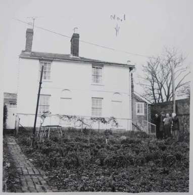 Cottage-1972-(3).jpg