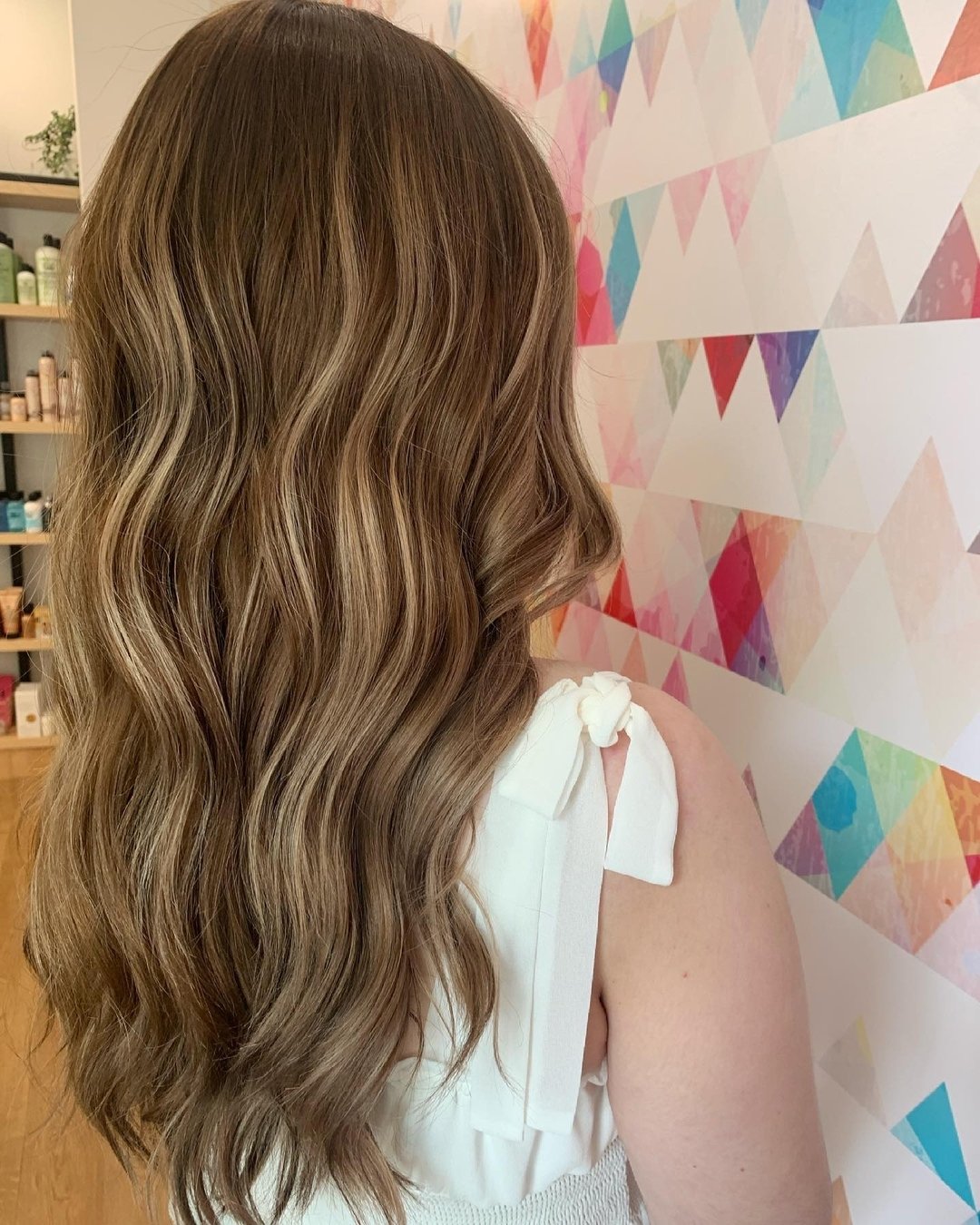 Dime Sophie went from blonde to bronde in this sitting. 

Styled with Bumble and bumble Hairdressers Invisible Oil Primer, Grooming cream, Heat Shield Blow Dry Accelerator, and Thickening Go Big Treatment. 

#dimelife #feelinlikeadime #bumbleandbumbl