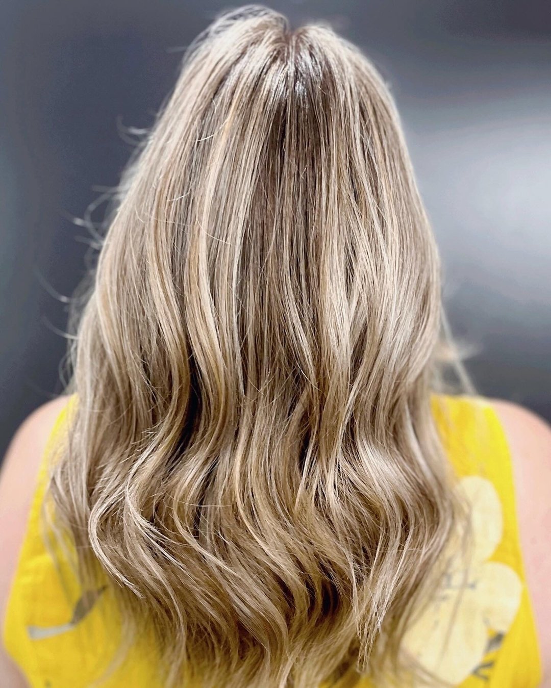 Dime Nancy&rsquo;s coastal colour for low maintenance high definition sunkissed summer forever vibes 🔅🔅🔅

#dimetime #halifaxhair #wellahair #bumbleandbumble #halifaxhairstylist