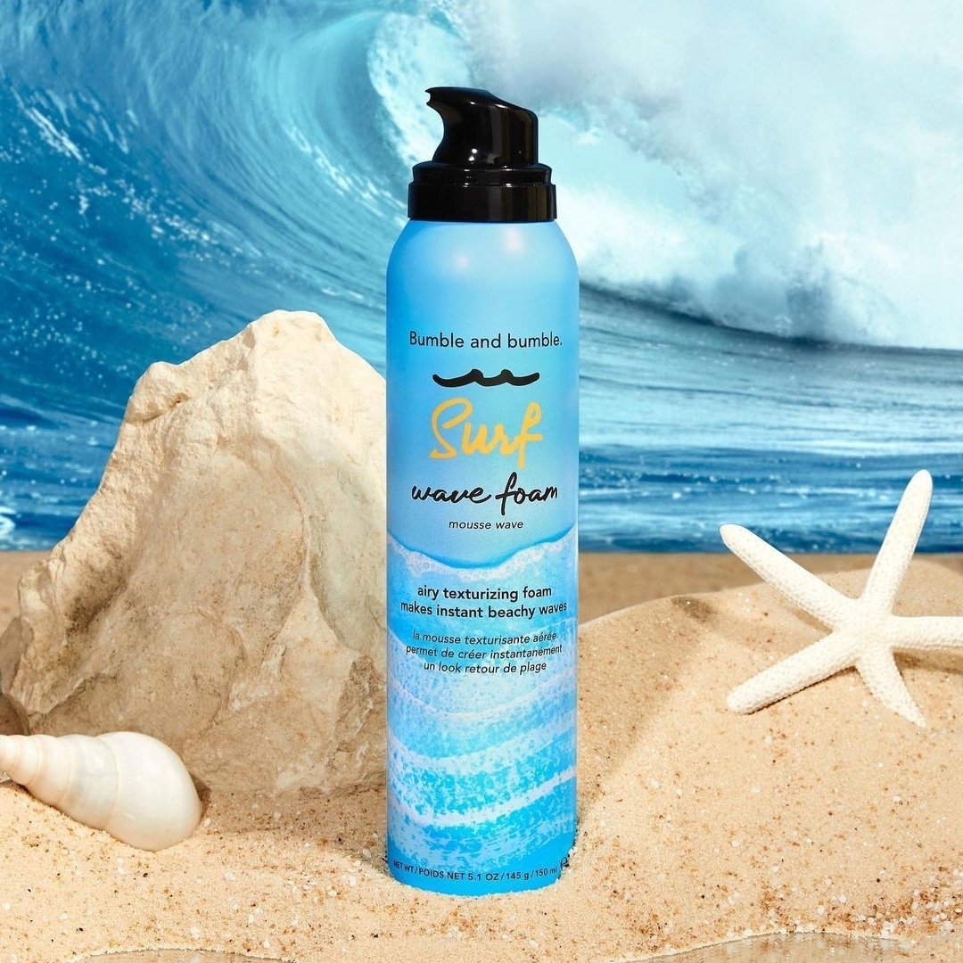 Looking for ways to up your seaside style? Check out these tips from our Bb.Pros: 

🏖 For beachy hair by morning, apply throughout dry hair and braid before bed. In the morning, release your braids to create easy beach hair. 

🌊 Refresh second-or t