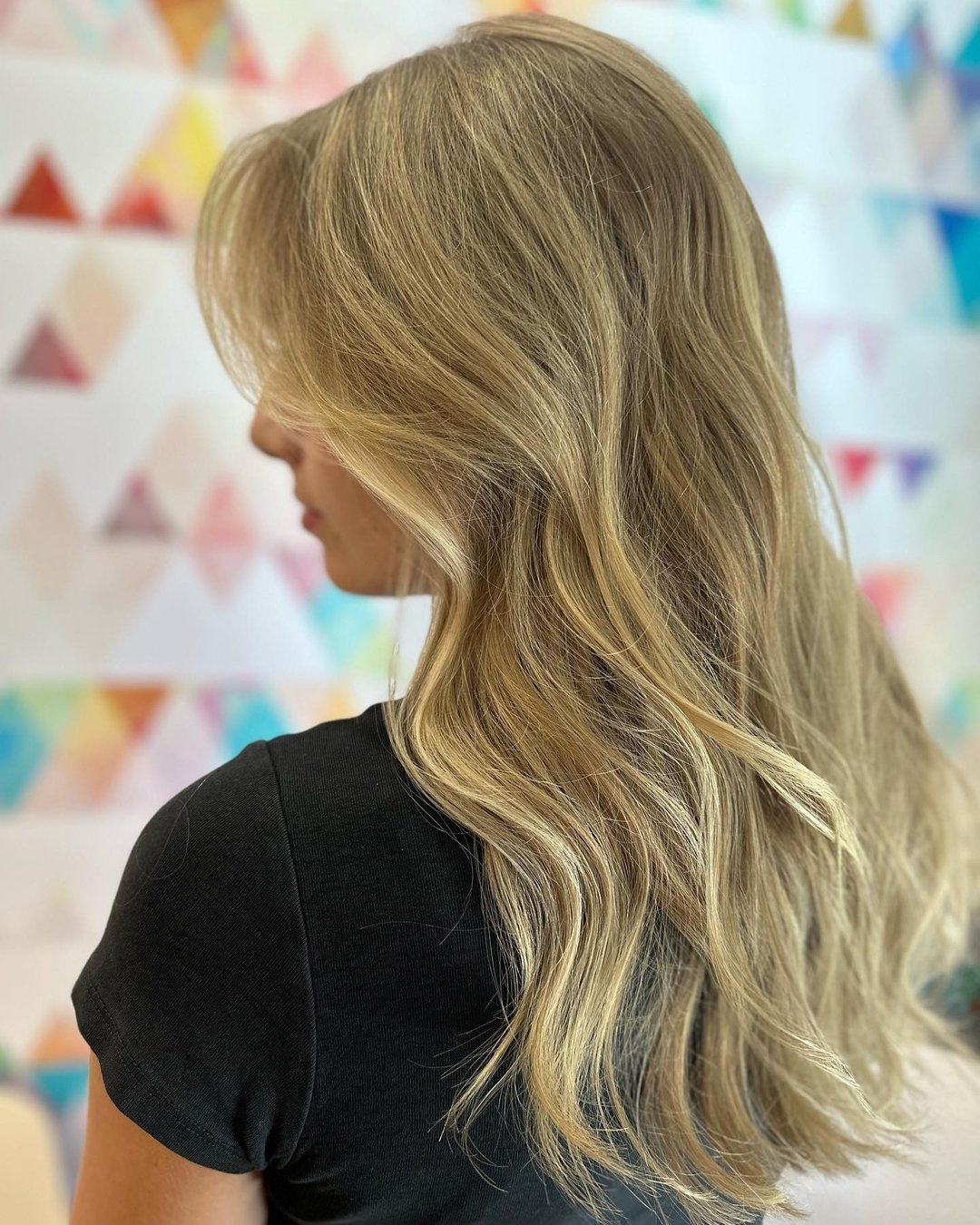 This beautiful client wanted a more natural lived-in look

#dimesalonhalifax #colourcorrection #blondespecialist #bumbleandbumble #nofilter #wellaprofessionals #ghdhair #brondehair #hairgoals #healthyhair #foiliyagehair #blondehairhalifax #halifaxhai