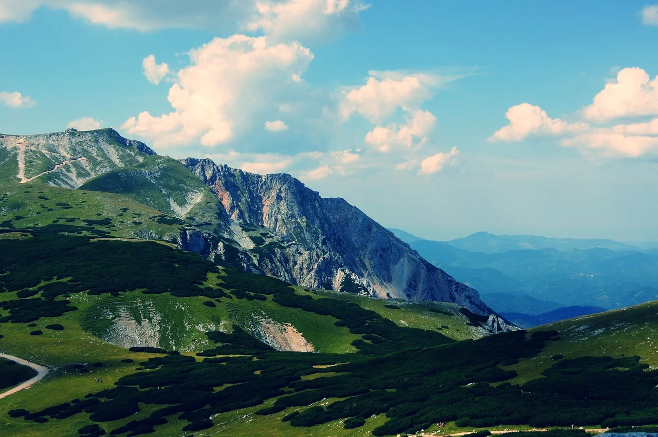 mountain-174366_1280.jpg
