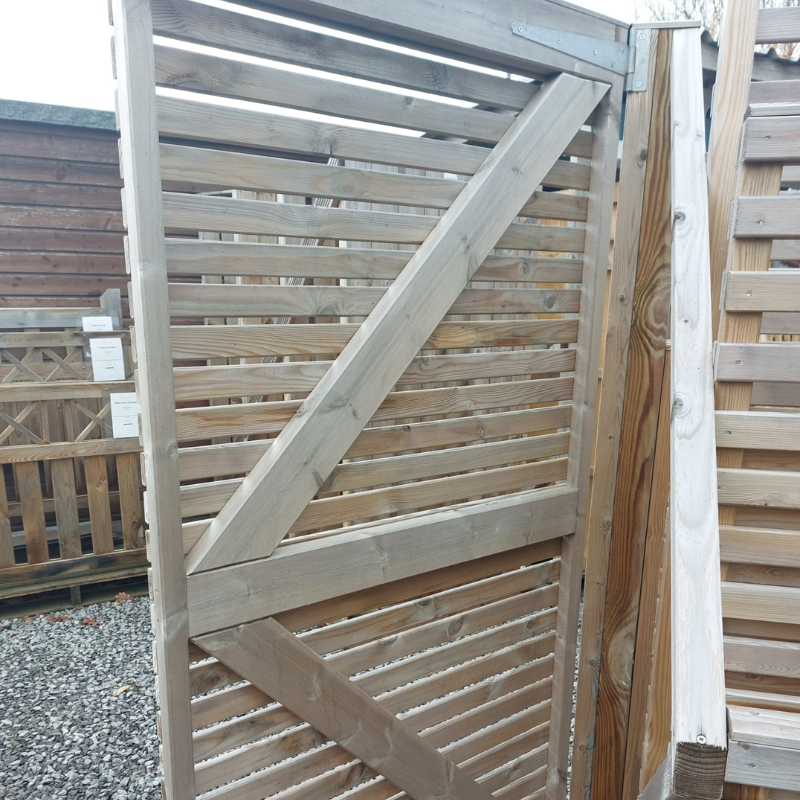 single-sided-slatted-gate-back.png