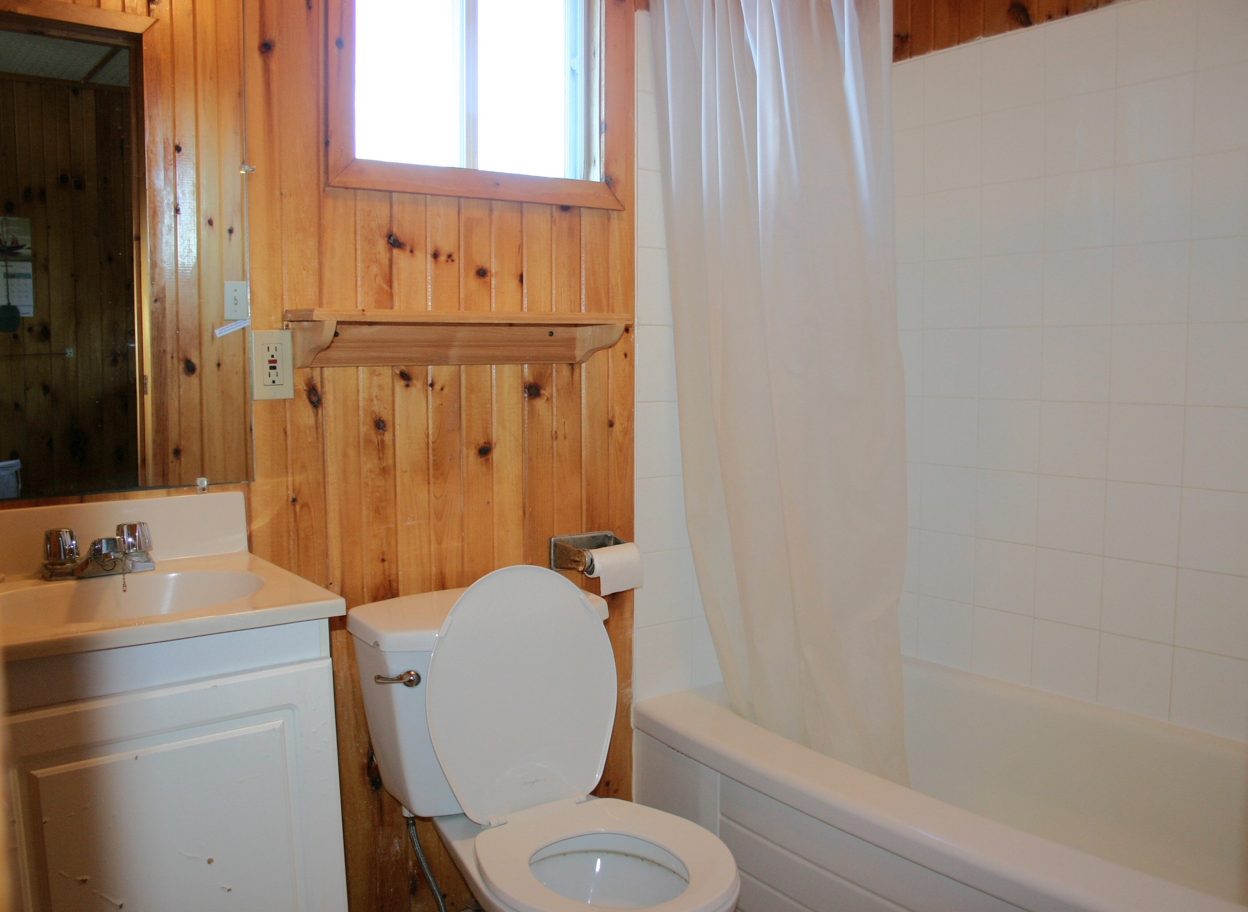 Cottage 3 Bathroom.JPG