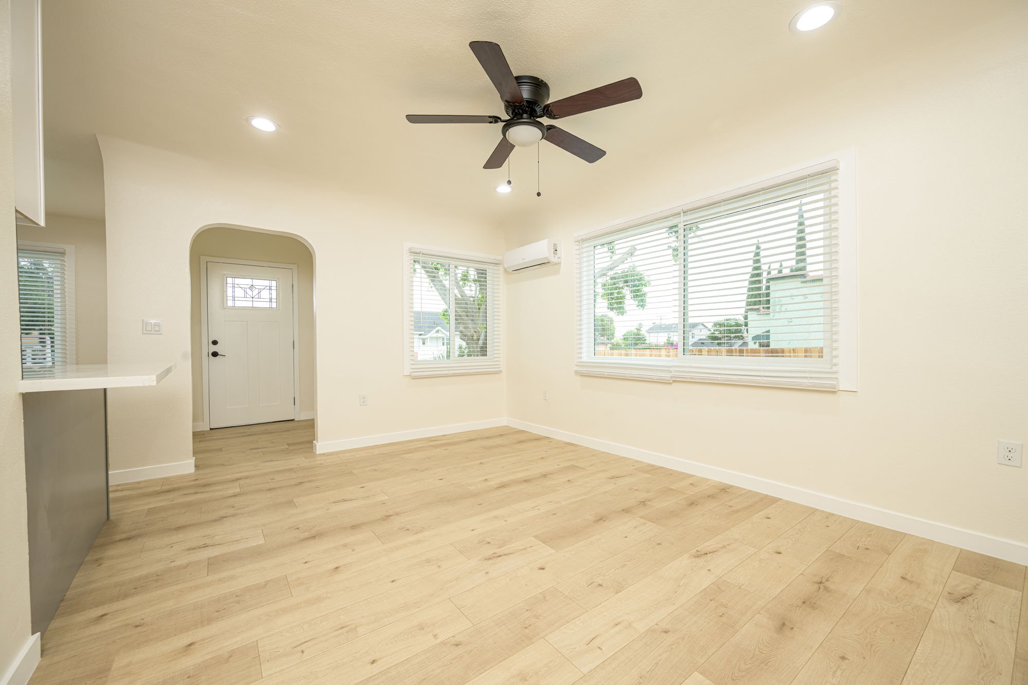 705 BRADSHAWE AVE LOS ANGELES-9.jpg