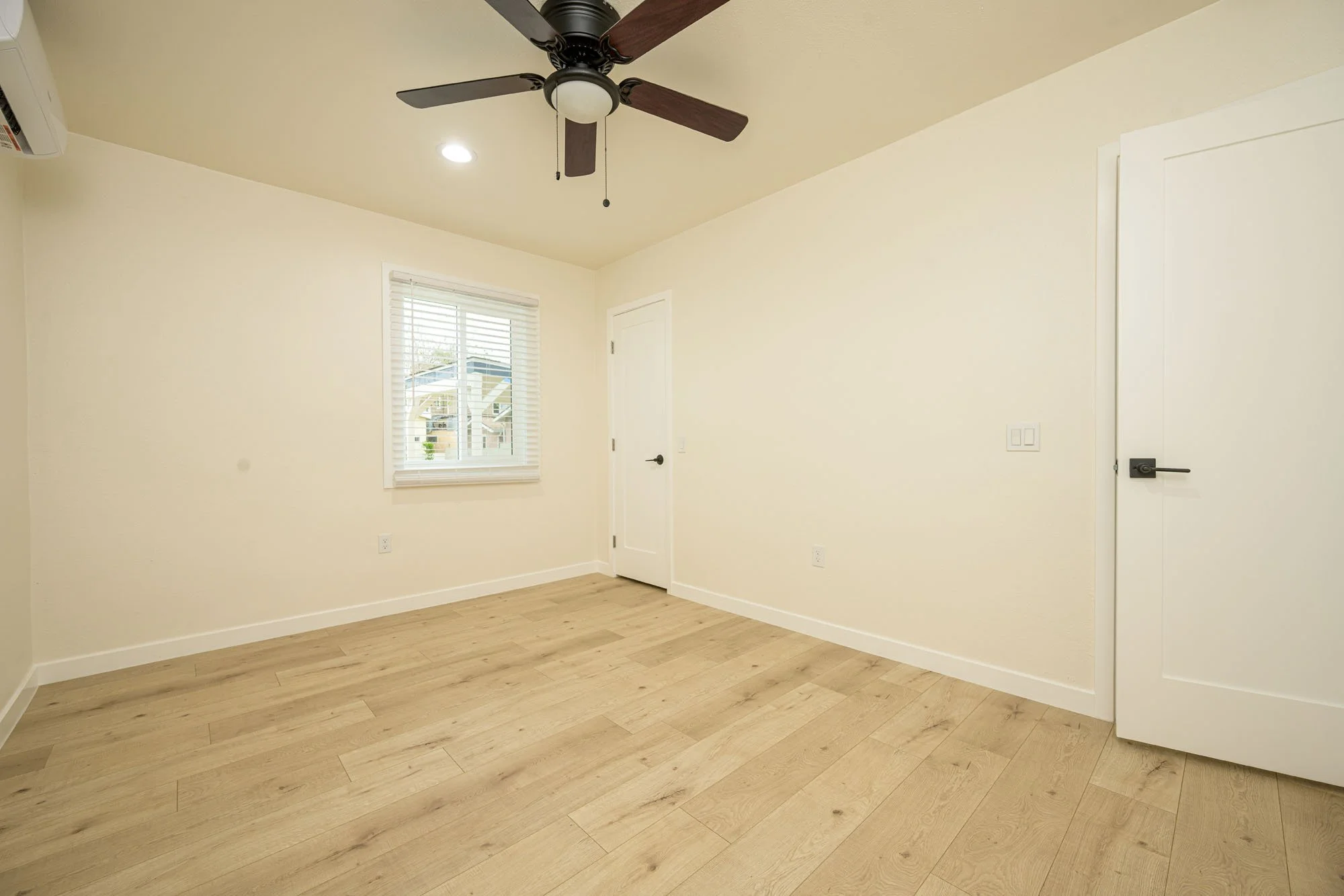 705 BRADSHAWE AVE LOS ANGELES-16.jpg