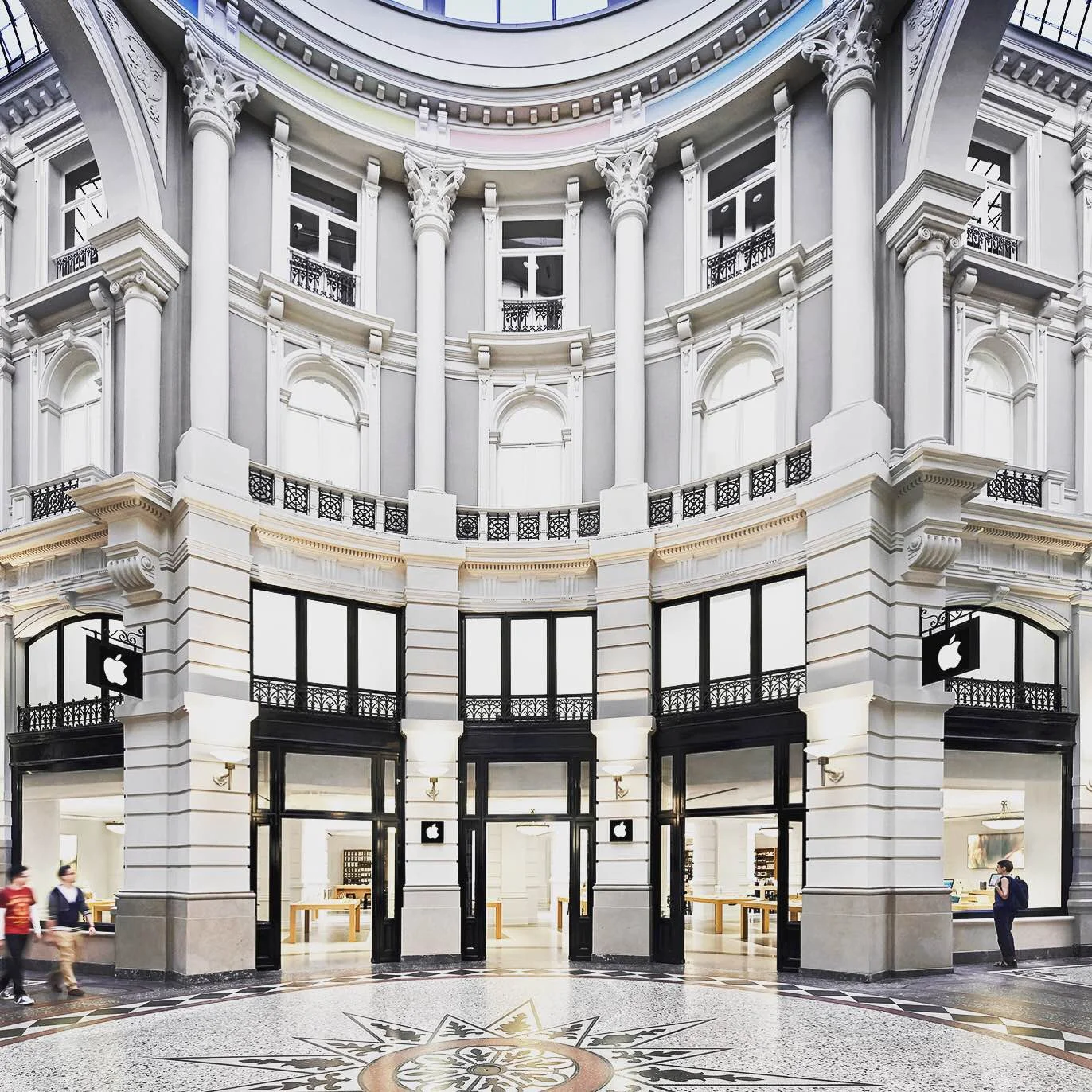 Apple, De Passage, Den Haag, The Netherlands