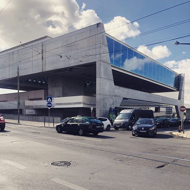 Another great example of Modern Architecture in Lisbon. Next time I&rsquo;m there I&rsquo;ll actually go inside to see the exhibit. .
#lisbon #architecture #art #treasure #shape #experience #bridge #stairs #blue #concrete #glass #colour #summer #trav