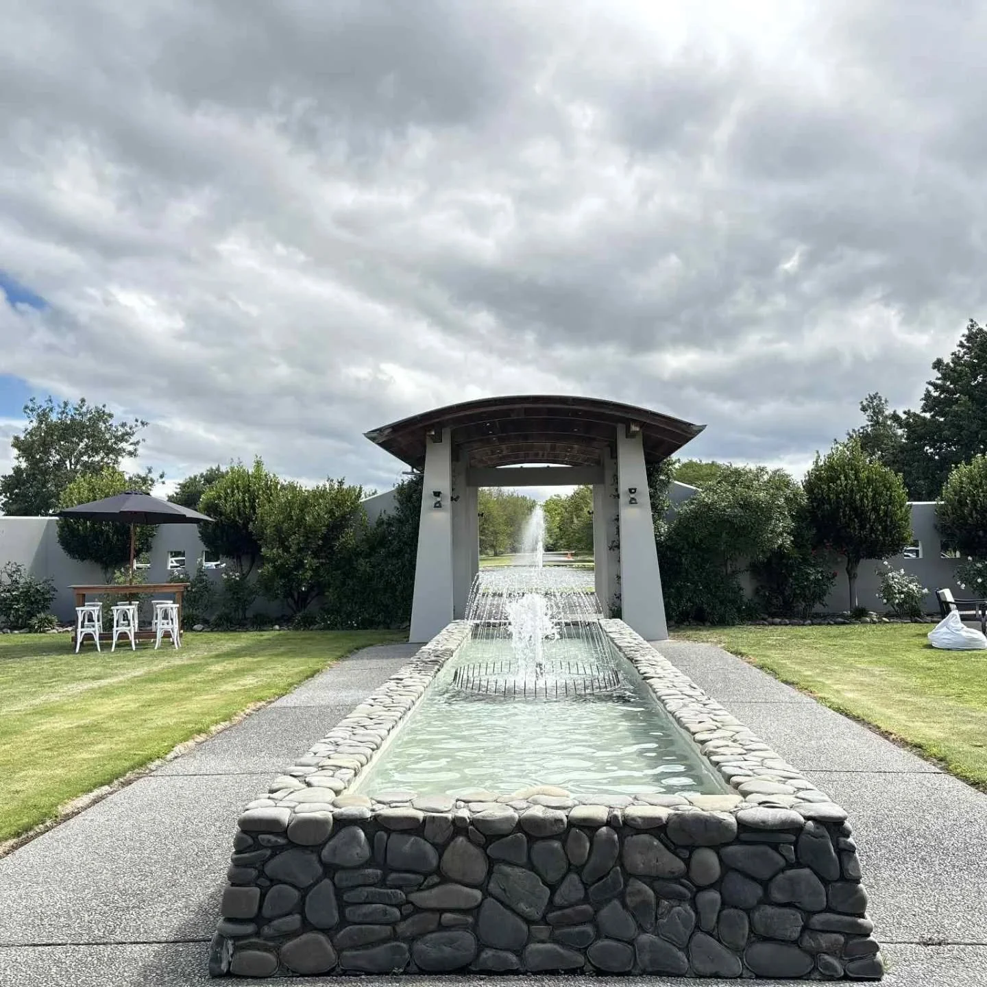 The courtyard... 
Your grand entrance, ceremony location or Cocktail &amp; Games for you &amp; your guests- take your pick 👌🍸🤍

#weddingsnz
#nzweddings
#hawkesbaynz
#eventshawkesbay