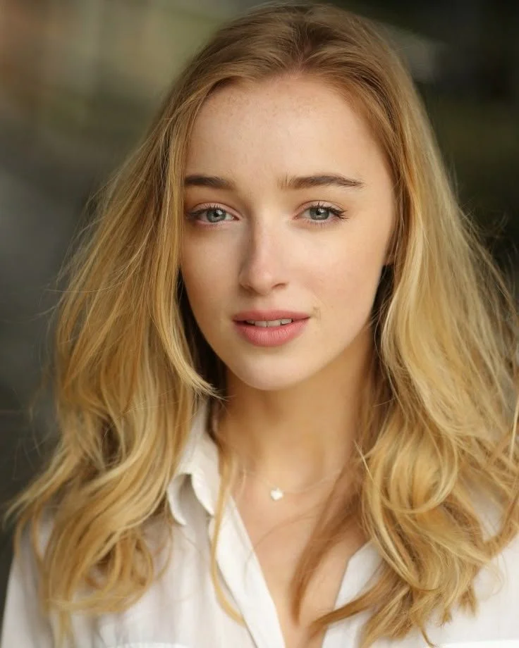 Phoebe Dynevor.jpg