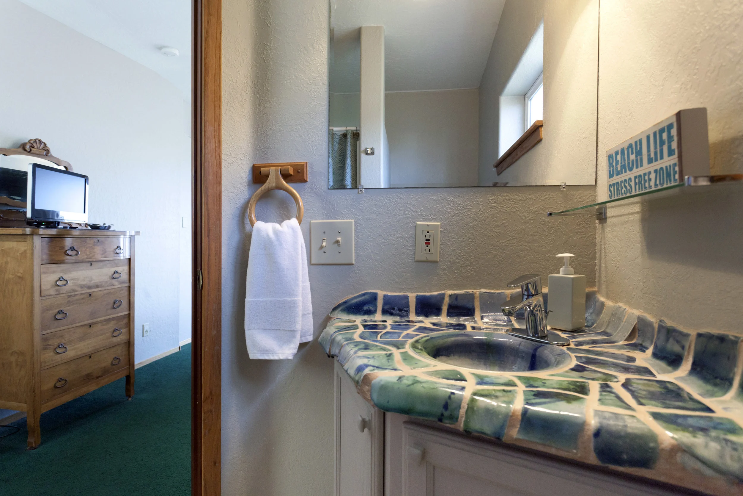 Main House Bedroom Bath #2.jpg