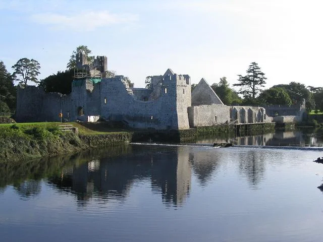 desmondcastle_geograph-248064-by-peter-craine