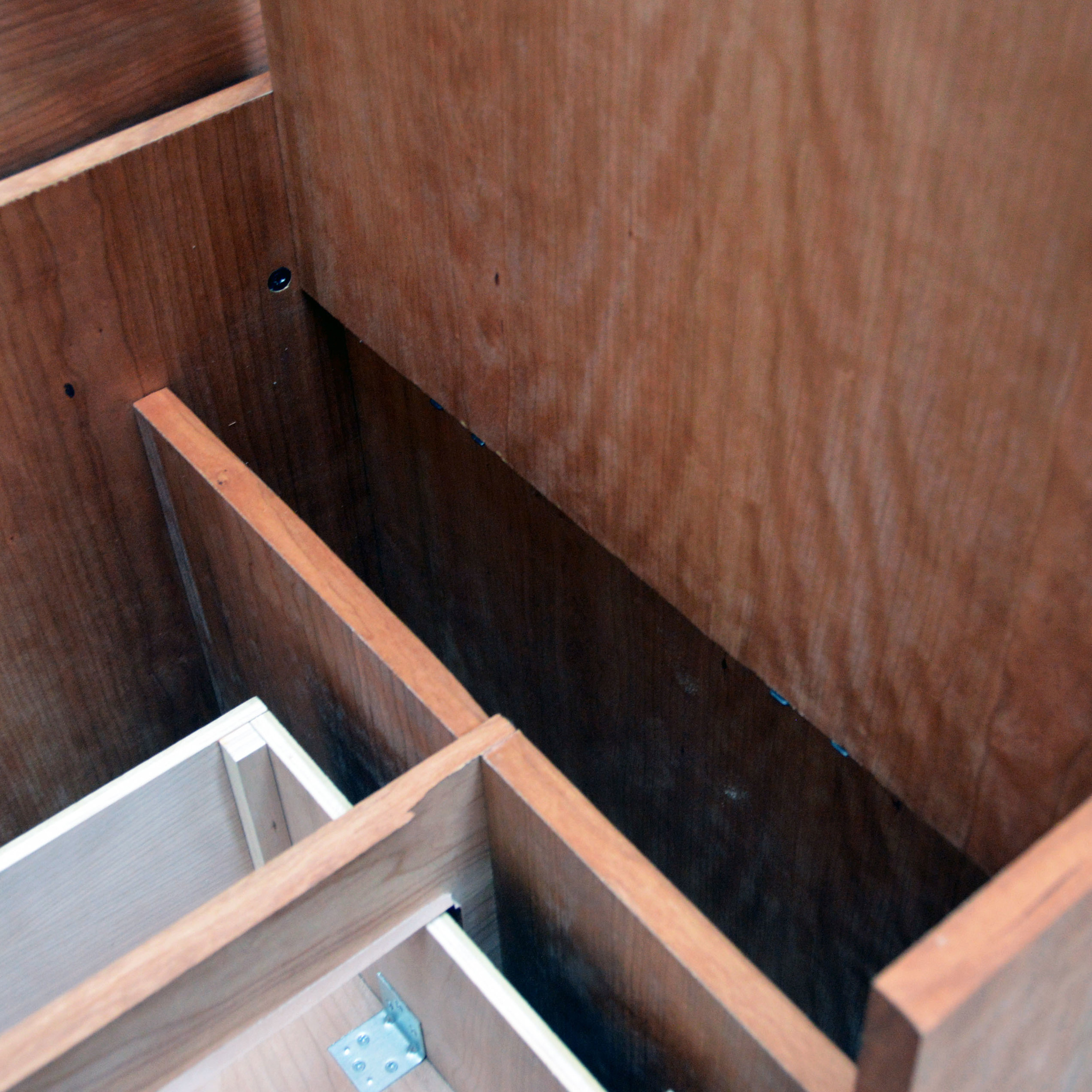 HIDDEN COMPARTMENT FOR SKETCHBOOKS