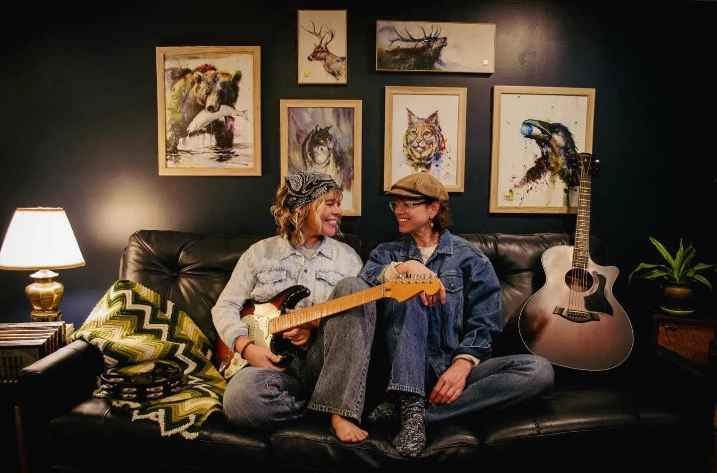 Got in an afternoon photo shoot from our little home studio today 💙 Just us, some music, and our golden girl, Joni, sneaking into a few frames like she always does 🐾 

Peep the updated website live now at thehoneyvines.com 🫶🏼