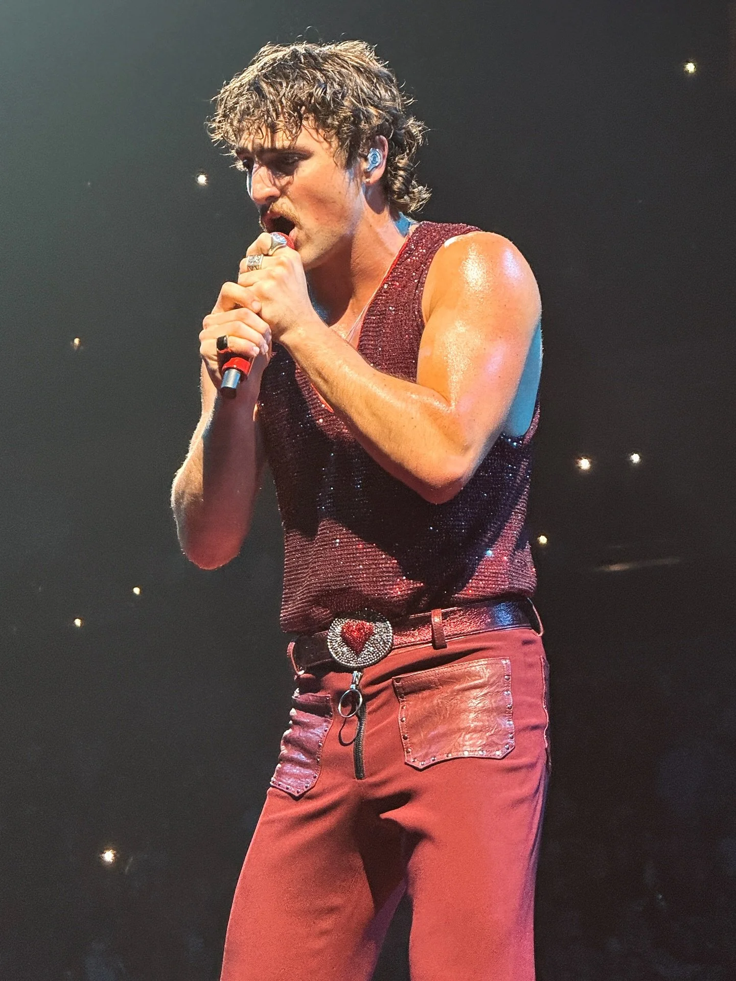 When you take your teenage girls to @bensonboone - thanks for a fun show&hellip;