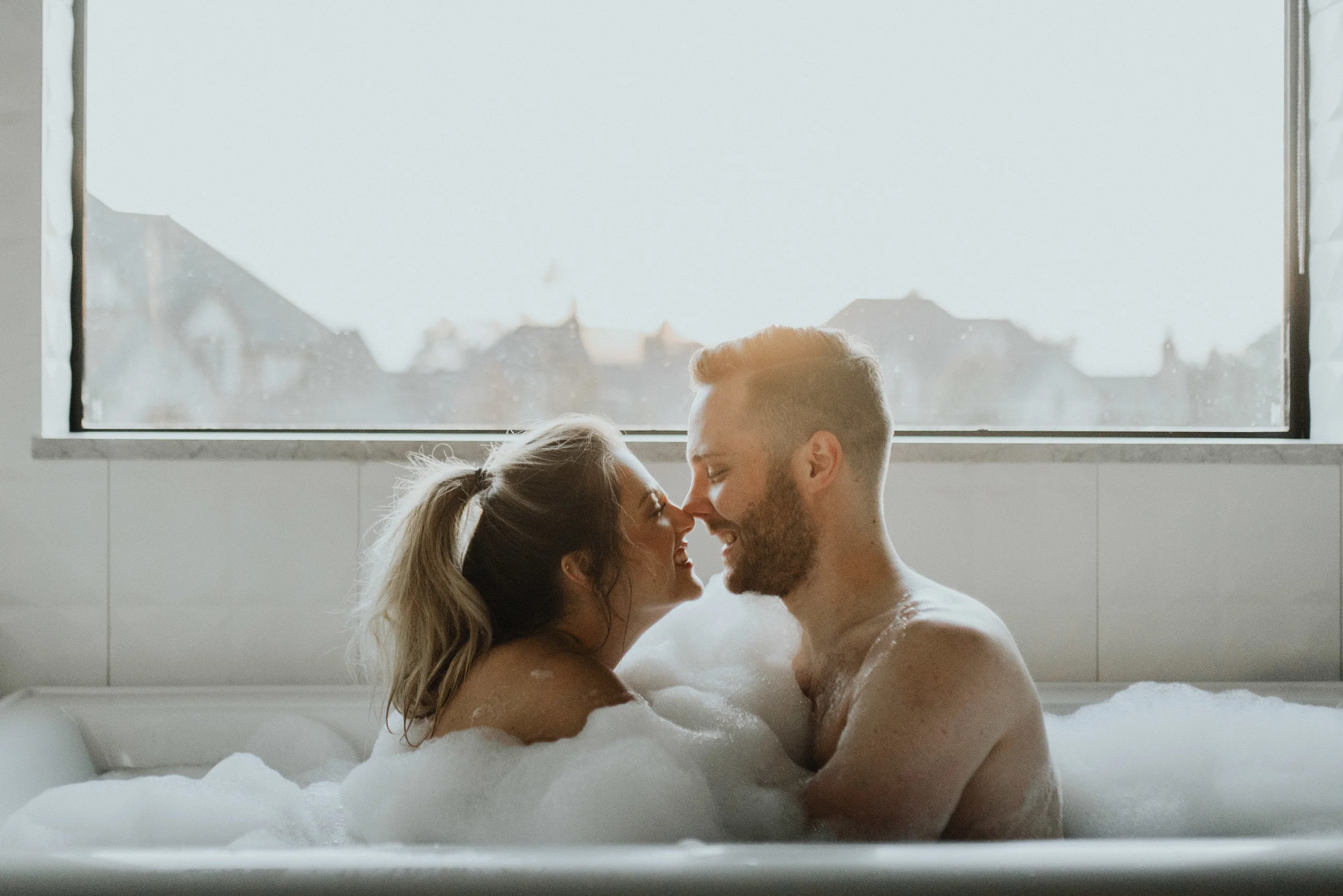 engagement photo ideas bubble bath
