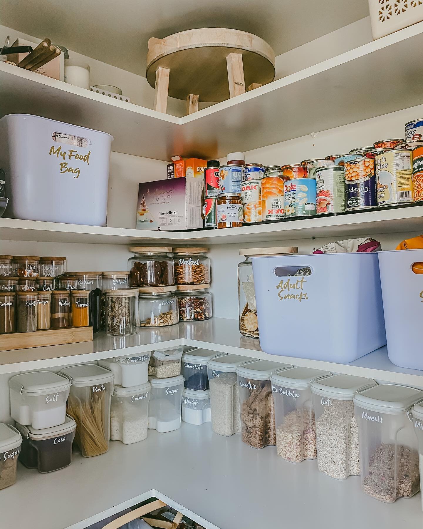 What's the most organised space in your house? For me it's currently my pantry. It's been so fun making new labels and re organising things.
Swipe to see my massive recycle bin. I hate taking it out everyday so this was a great solutions. (It's next 