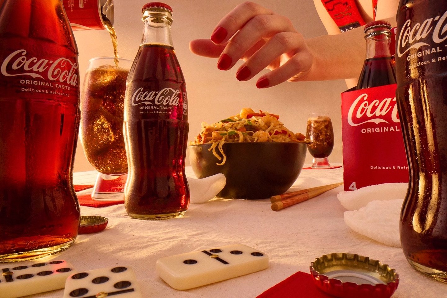 Countdown to the long weekend and scenes like this with @cocacola ❤️🫶 

@atrare.co #longweekend #feasting #womeninphotography #cocacola #foodanddrinkphotographer #drinksphotography  #advetisingphotographer #femalephotographer #chloehardwickphotograp