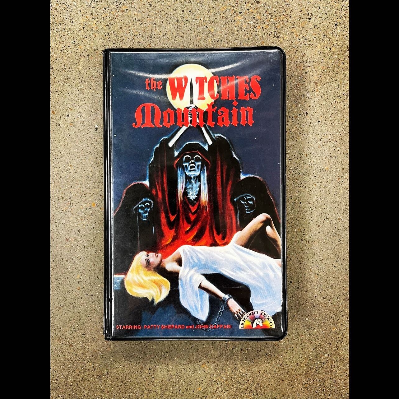 Just an absolute beauty&hellip;

Witches Mountain AKA El Monte de las brujas (original title) (1973) directed by Raul Artigot. 

#spanishhorror #sealedvhs #sealedbetamax #psychotronicfilm #witchcoven #unicornvideo #sealedforyourprotection #vhscollect