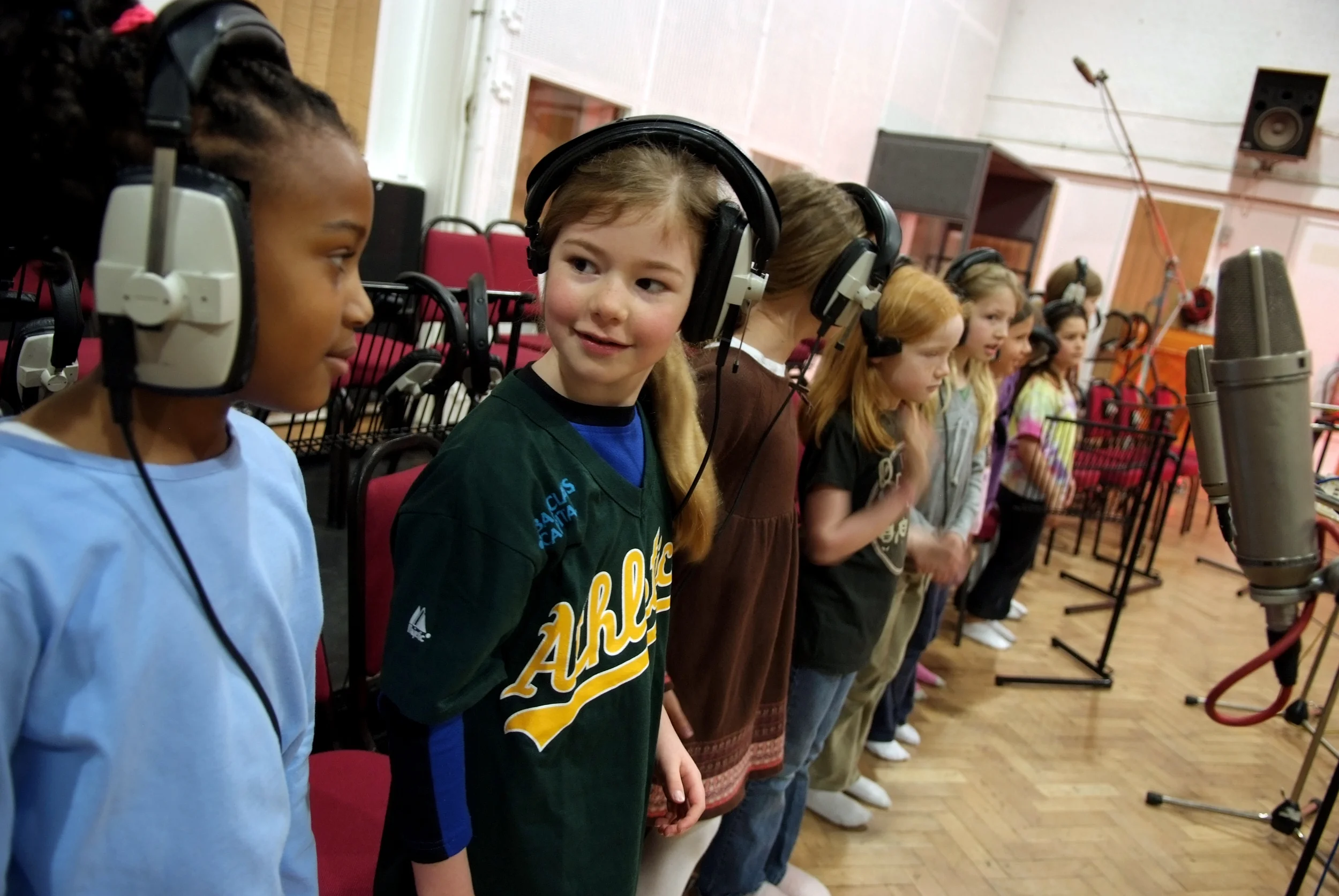 7. AbbeyRoadGIRLS.JPG