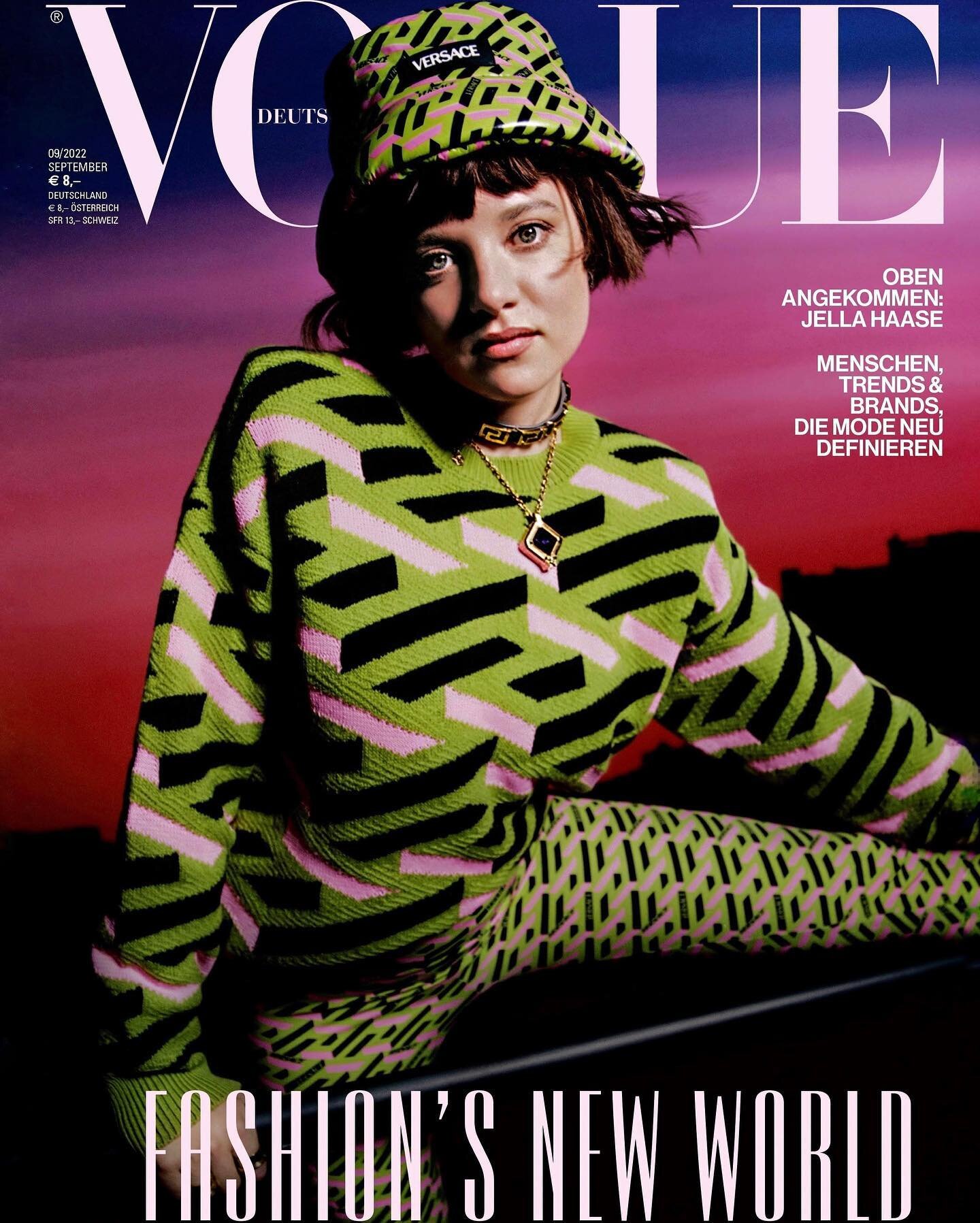 Jella Haase @jella_h shot by Dan Beleiu @danbeleiu for Vogue Germany. September Issue.

Styling @albamelendo 
Hair @keiterada 
Make Up @janakalgajeva 
Nails @effynails Rachel Foreman
Set Design @leonardopapini 
Production @vers_berlin @yawnnis 
Casti