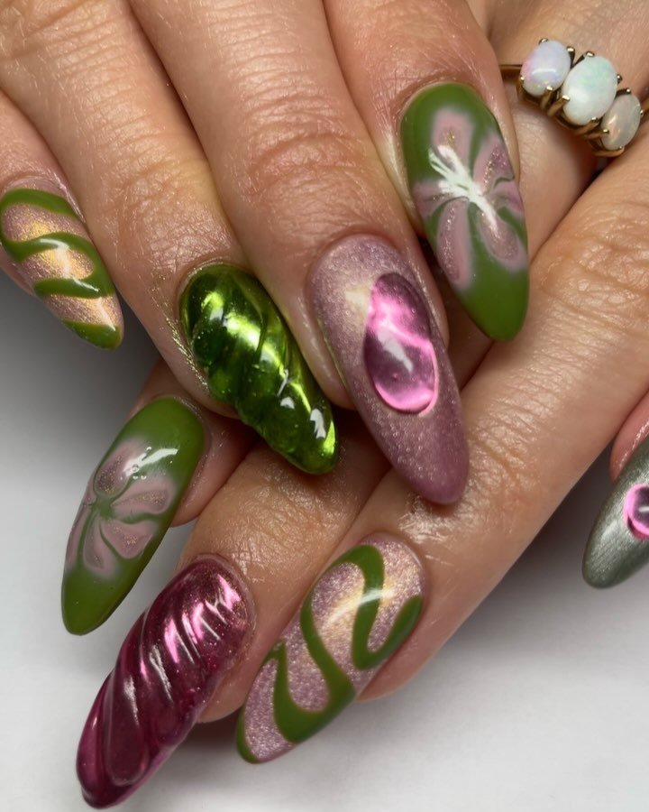 A selection of cute October things while the astrology beats our ass from space*

1. nails
2. mani mood
3. straight to main
4. im writing off this month and starting again as of ~now~ but actually it&rsquo;s made me appreciate my creative process, in