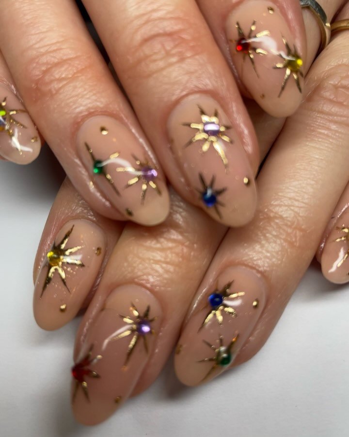 Details in green and others things 💚

1. sparkle szn 
2. behind the scenes
3. decompress @rachel.effy
4. 
5. true
6. @growlerspeaks bloody fantastic performance
7. it&rsquo;s a skill
8. also a skill
9. support your local nail artist
10. cute