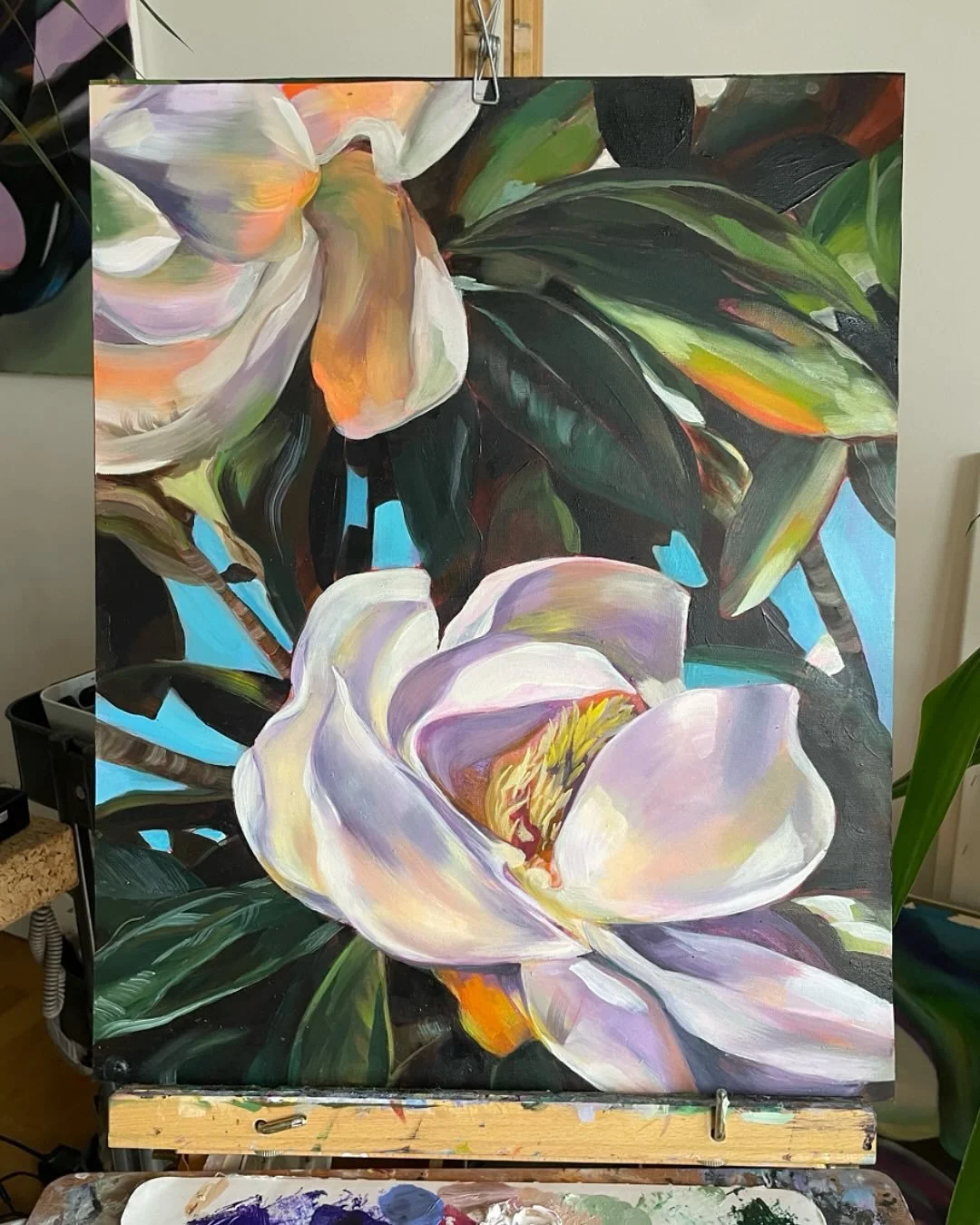My collection of magnolias are available now til the 17th Nov. Link in bio to order yours 🌺

I&rsquo;m excited to be starting a new level oil painting classes this AW and experiment with more things. 

Been getting ideas. 

#creativeprocess #oilpain