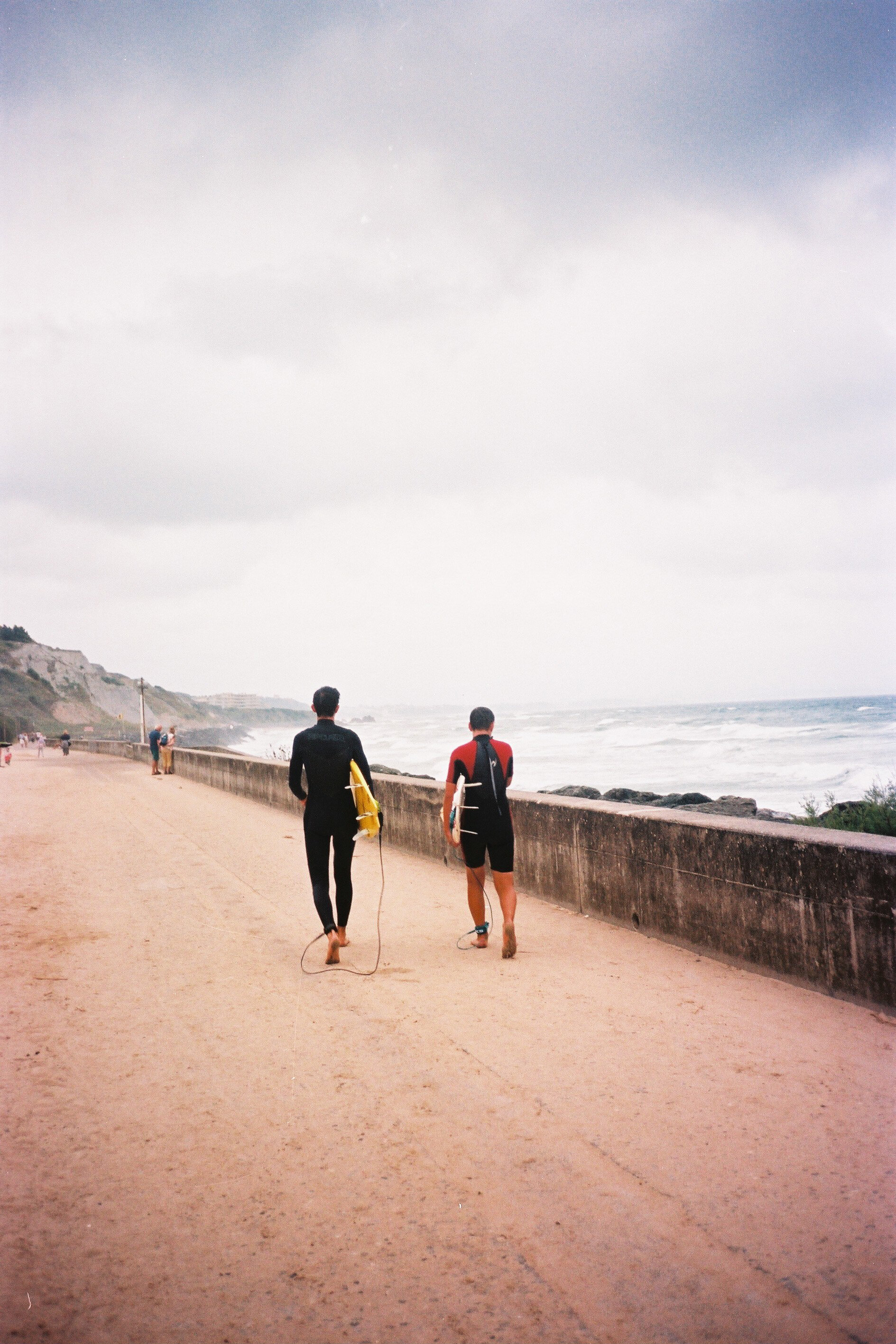 surfers biarritz.jpg