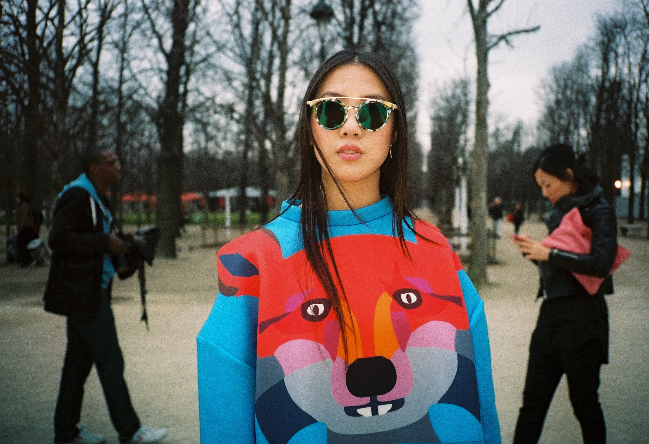 Girl in tiger top in Tuileries.jpg