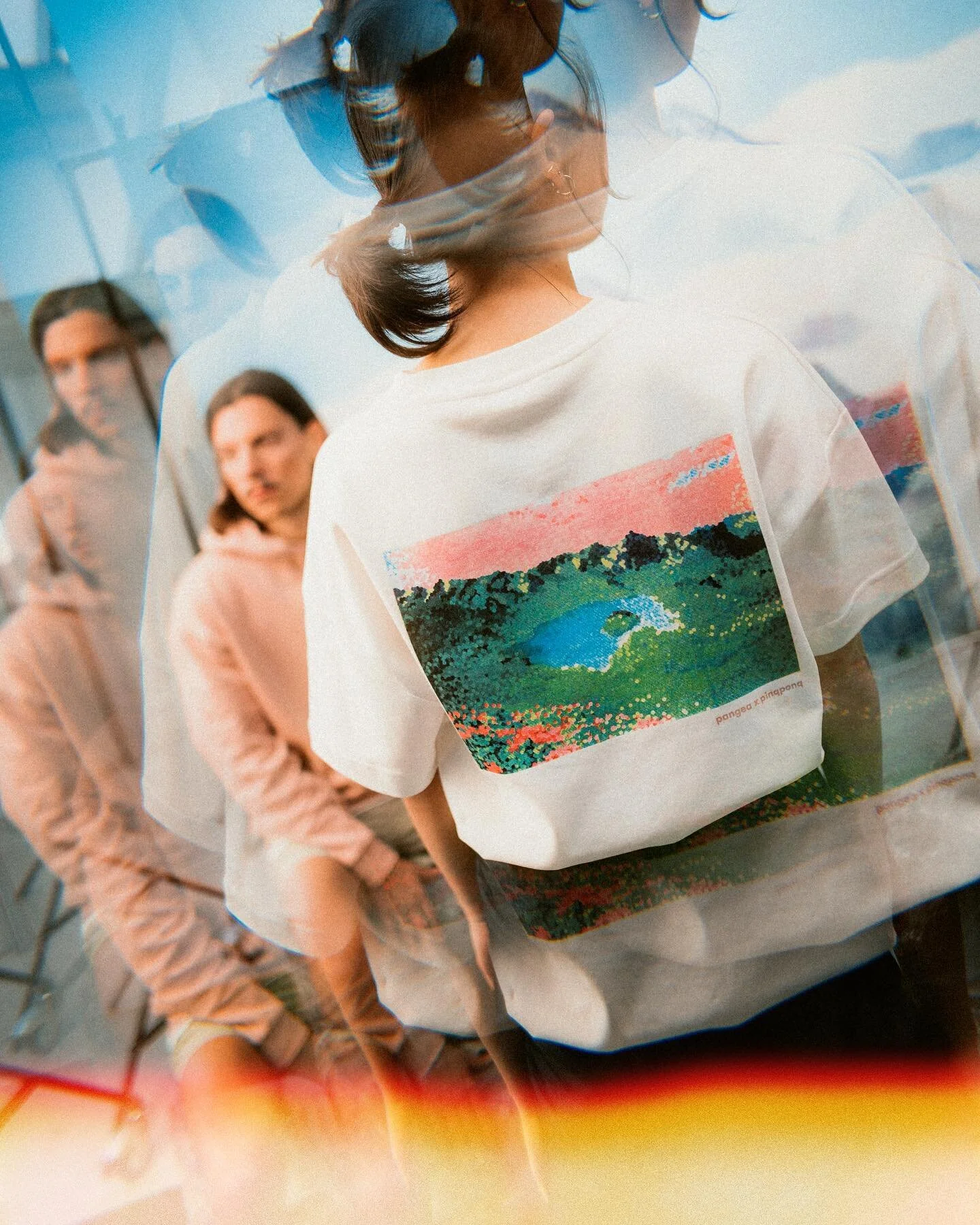 ✨ pointillism &amp; pixels [swipe] ✨ 
.
Here we are welcoming the new year with a new clothing collaboration 👐 this time I&rsquo;ve teamed up with @pinqponq on a nice little capsule featuring a hoodie, a tee and an assortment of 4 bags 🤘 we&rsquo;v