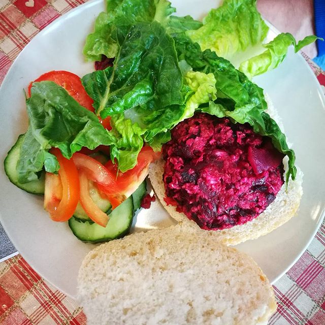 A colourful cookery session last Friday with beetroot burgers and salad!!