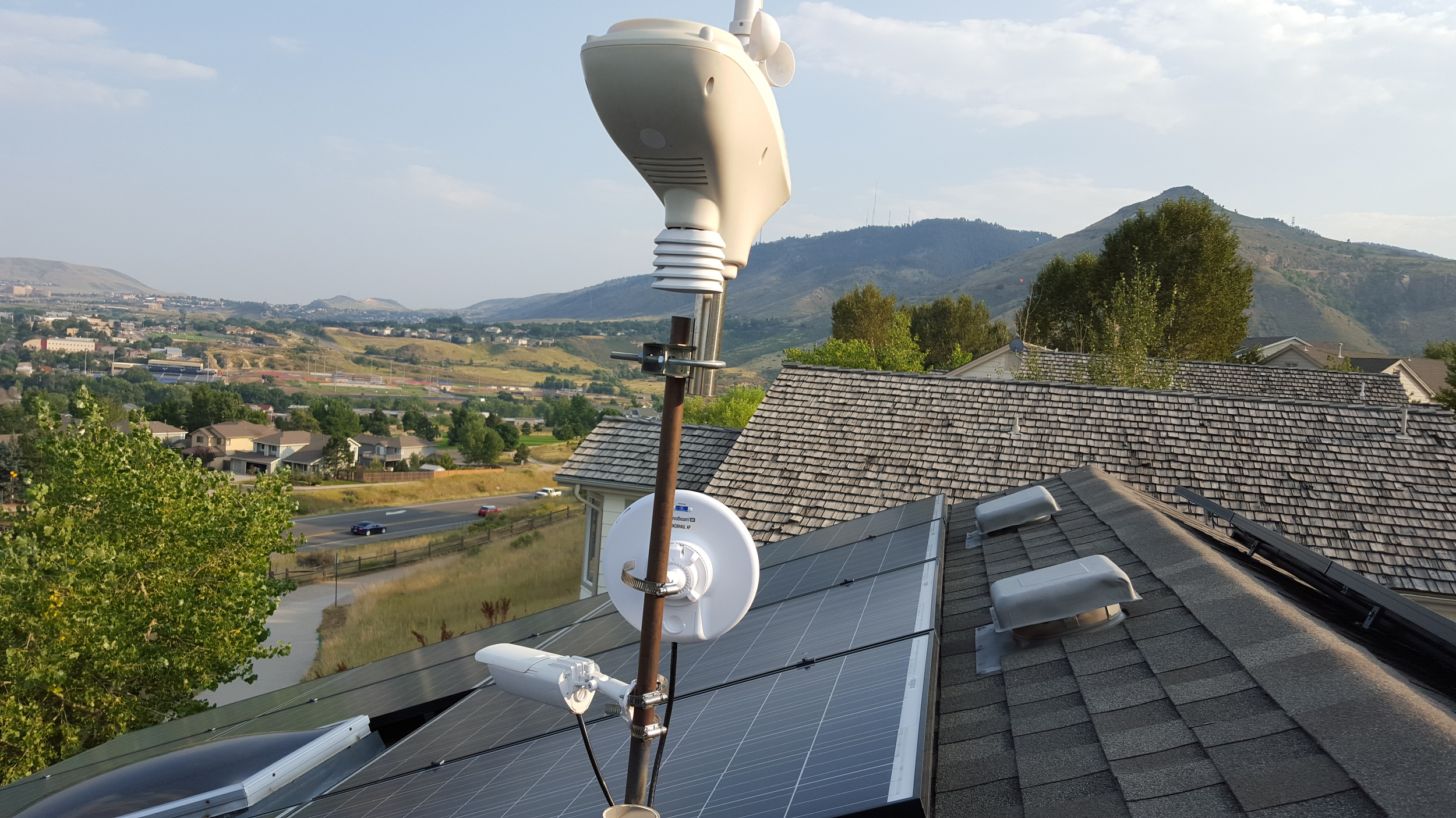 Client device mounted below the weather station