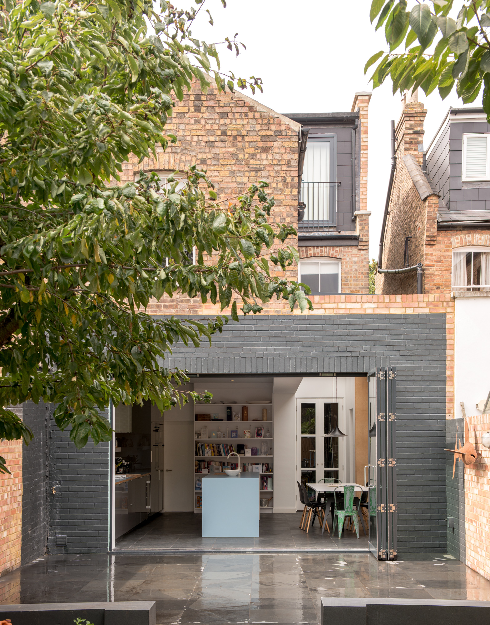  Private House in London, Kitchen extension by Buchanan Partnership Architects.
Photographs by Richard Stonehouse. 