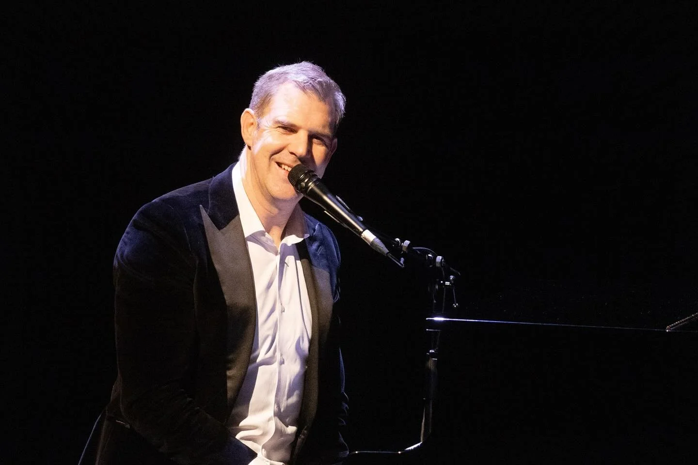 Theme Nights are BACK!
 Theme Night Social - our brand new show - for one night only this November.

Join myself and the Theme Night Band for a more intimate and informal show - a social event between band and audience and still containing the usual 