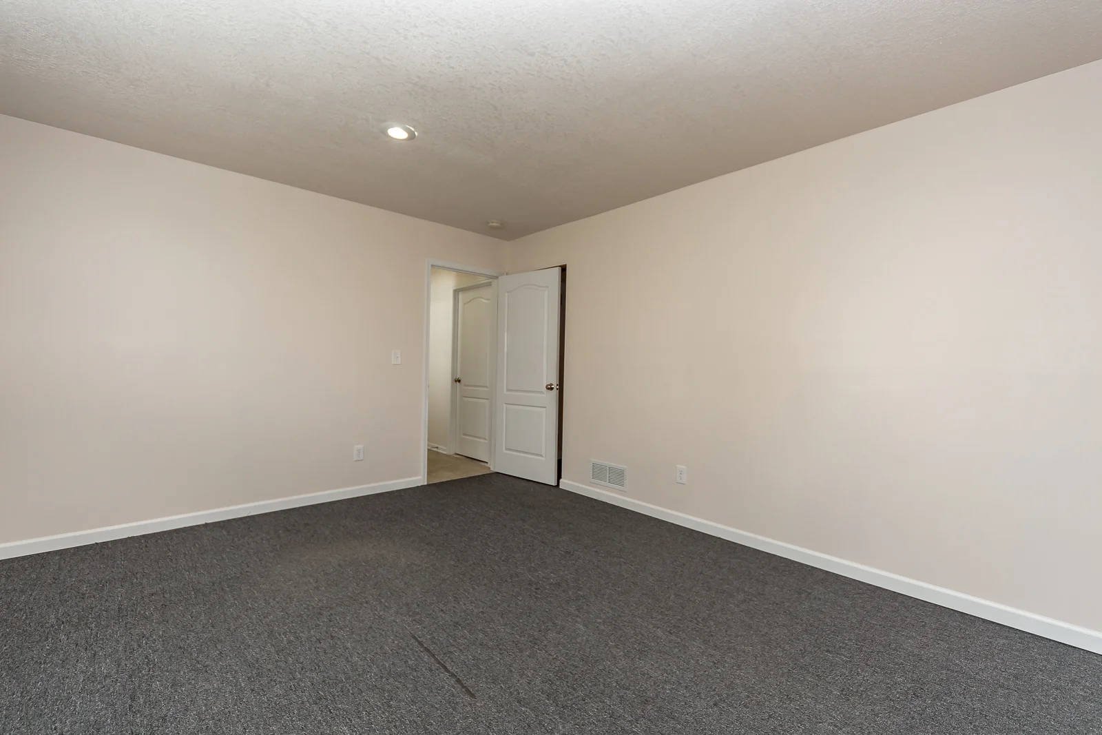 504 Fall Creek Dr - Web-128.JPG