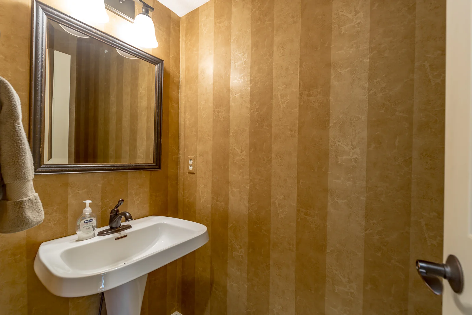 3753 W 132nd Terr - Web-131.jpg