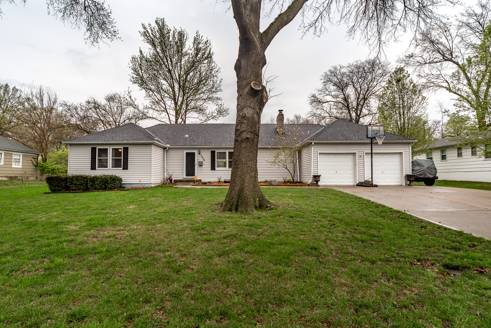 1008 W 97th ST - Web-100.jpg