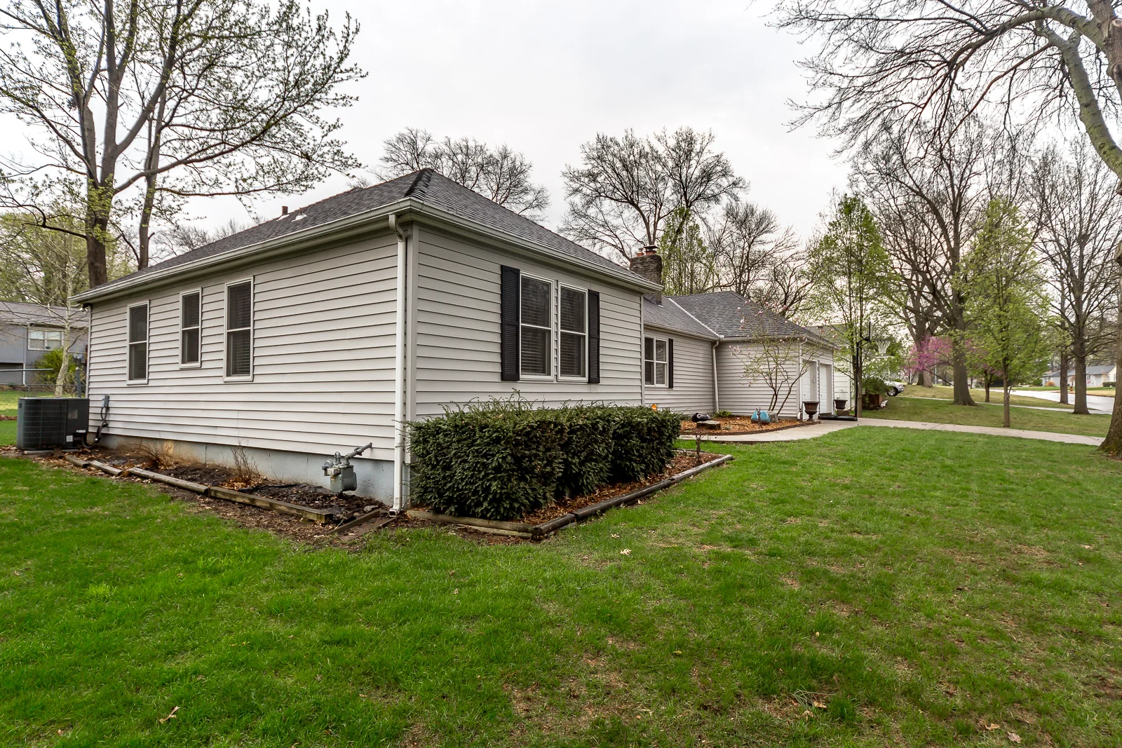 1008 W 97th ST - Web-104.jpg