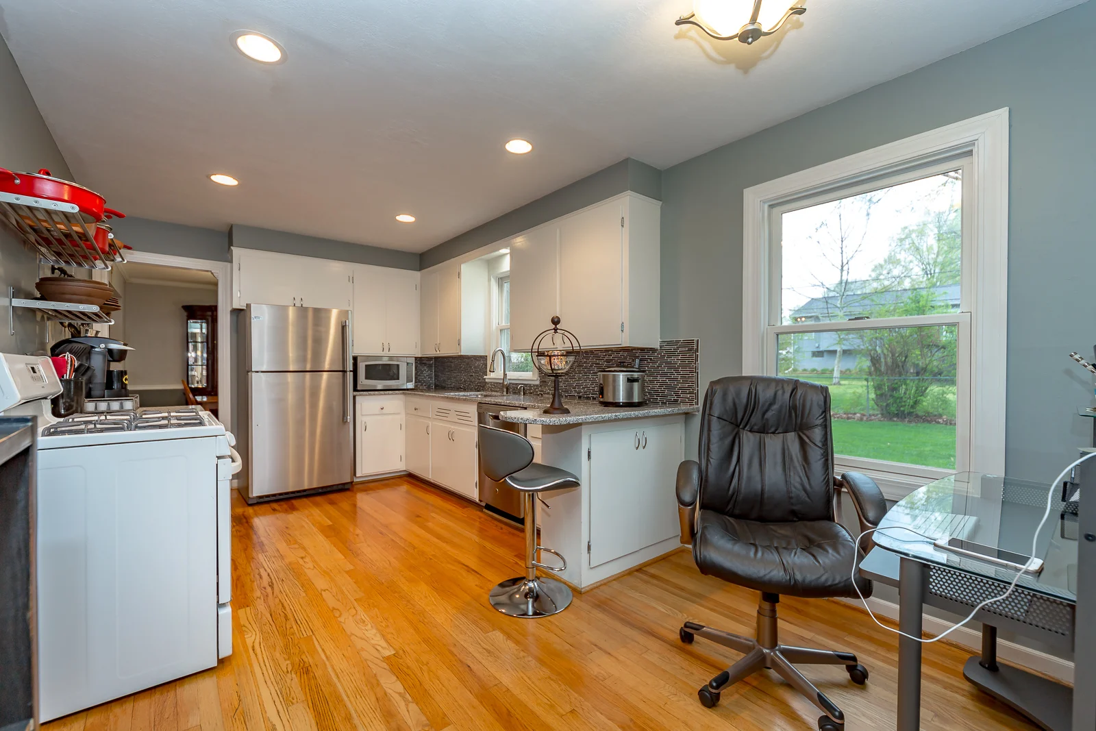 1008 W 97th ST - Web-120.jpg
